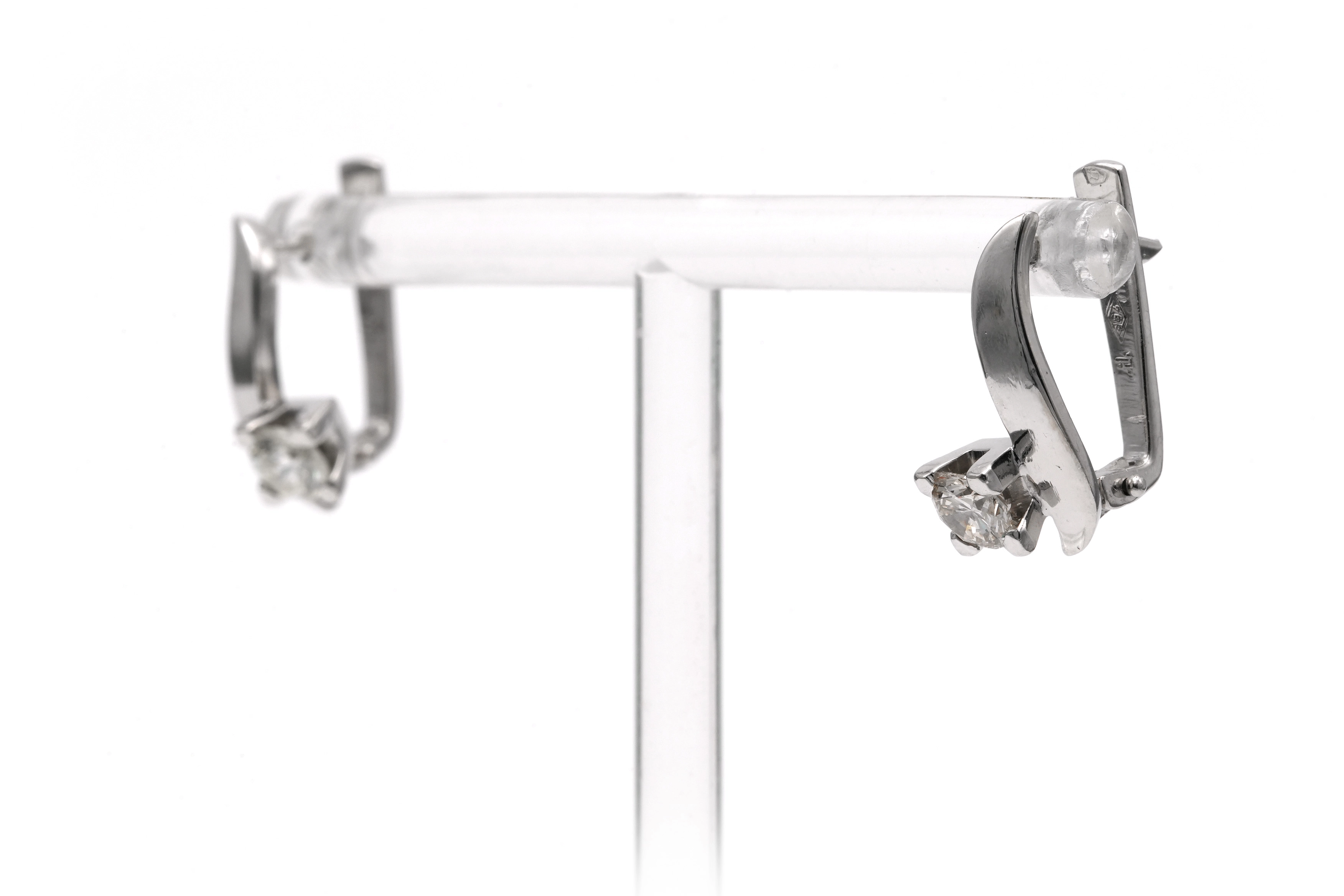 Boucles d'oreilles contemporaines en or blanc 18 carats serties de diamants taille "brillant" (+-0.80ct) - 2