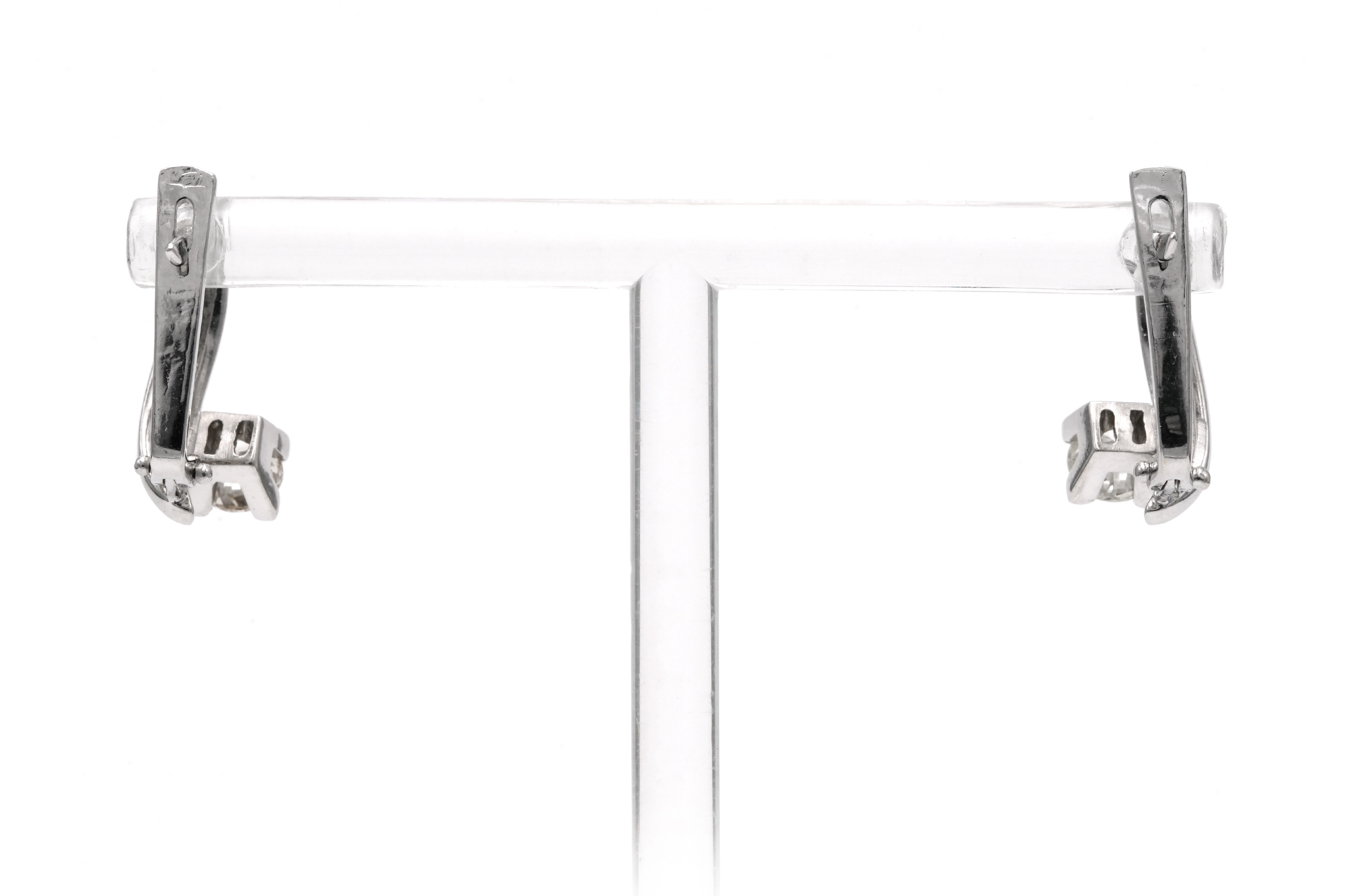 Boucles d'oreilles contemporaines en or blanc 18 carats serties de diamants taille "brillant" (+-0.80ct) - 4