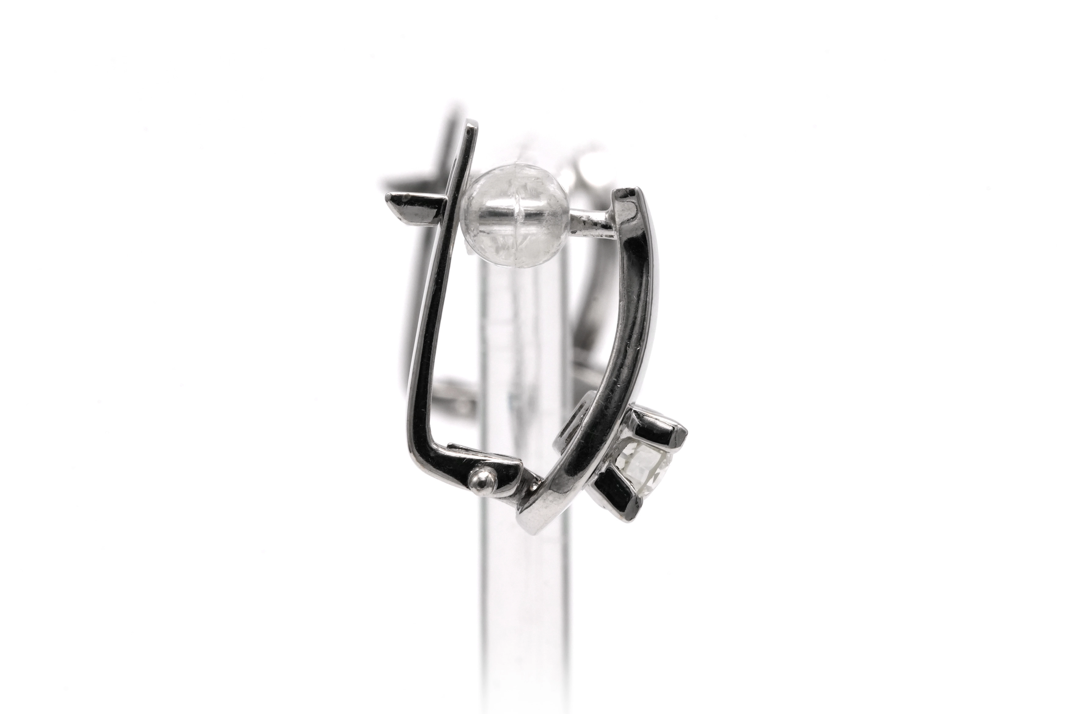 Boucles d'oreilles contemporaines en or blanc 18 carats serties de diamants taille "brillant" (+-0.80ct) - 5