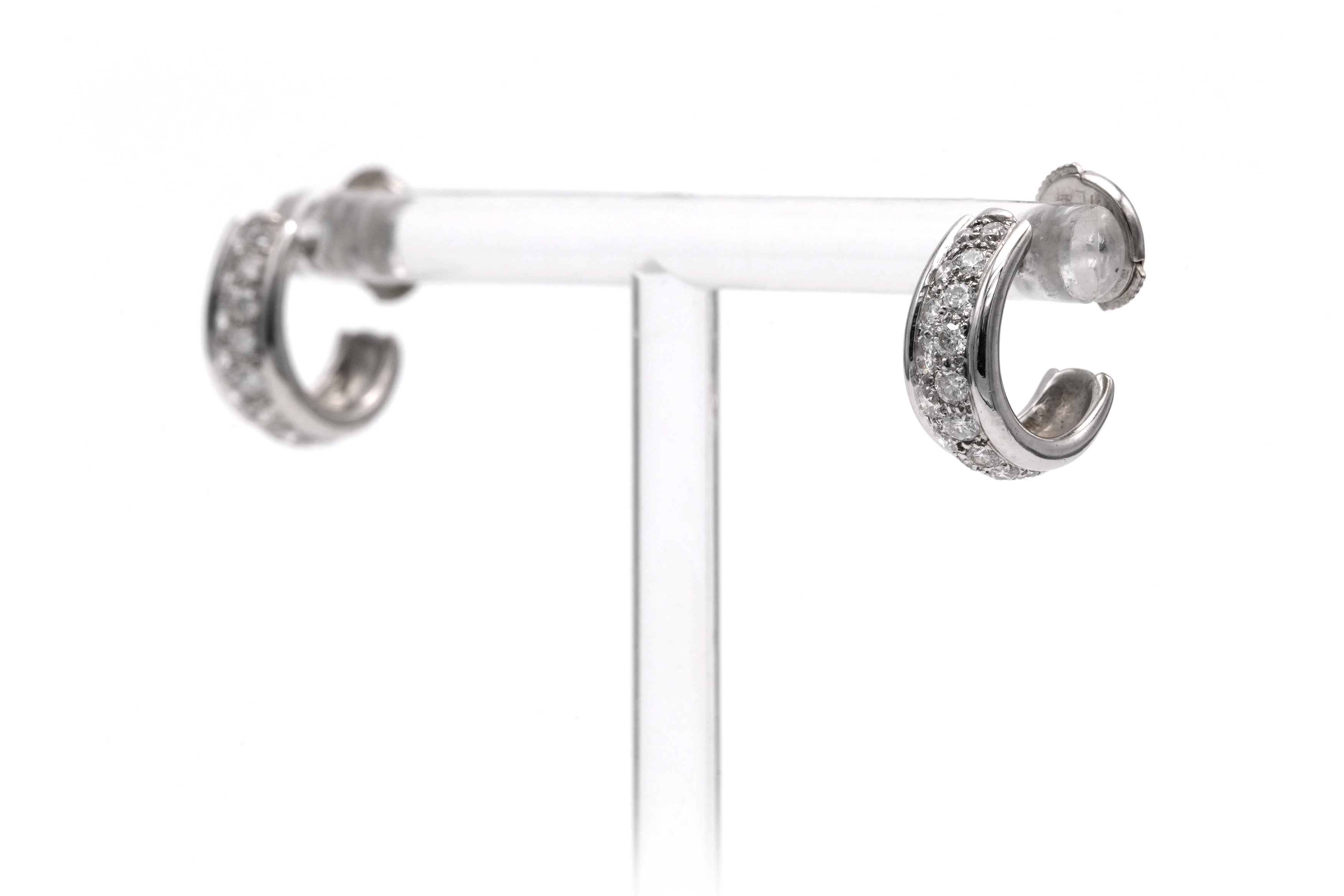 Boucles d'oreilles contemporaines en or blanc 18 carats serties de diamants taille "brillant" (+-0.42ct) - 2