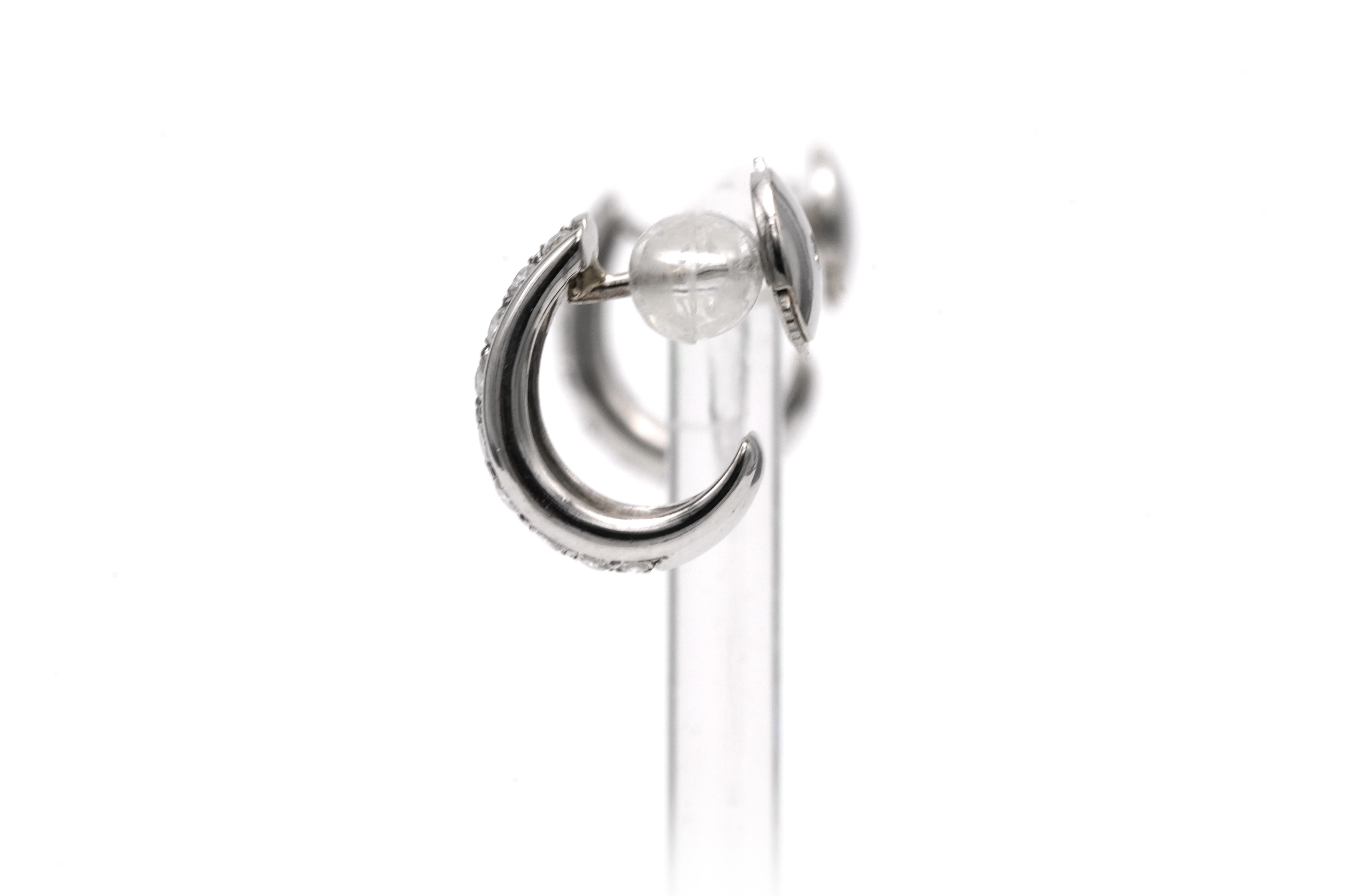 Boucles d'oreilles contemporaines en or blanc 18 carats serties de diamants taille "brillant" (+-0.42ct) - 3