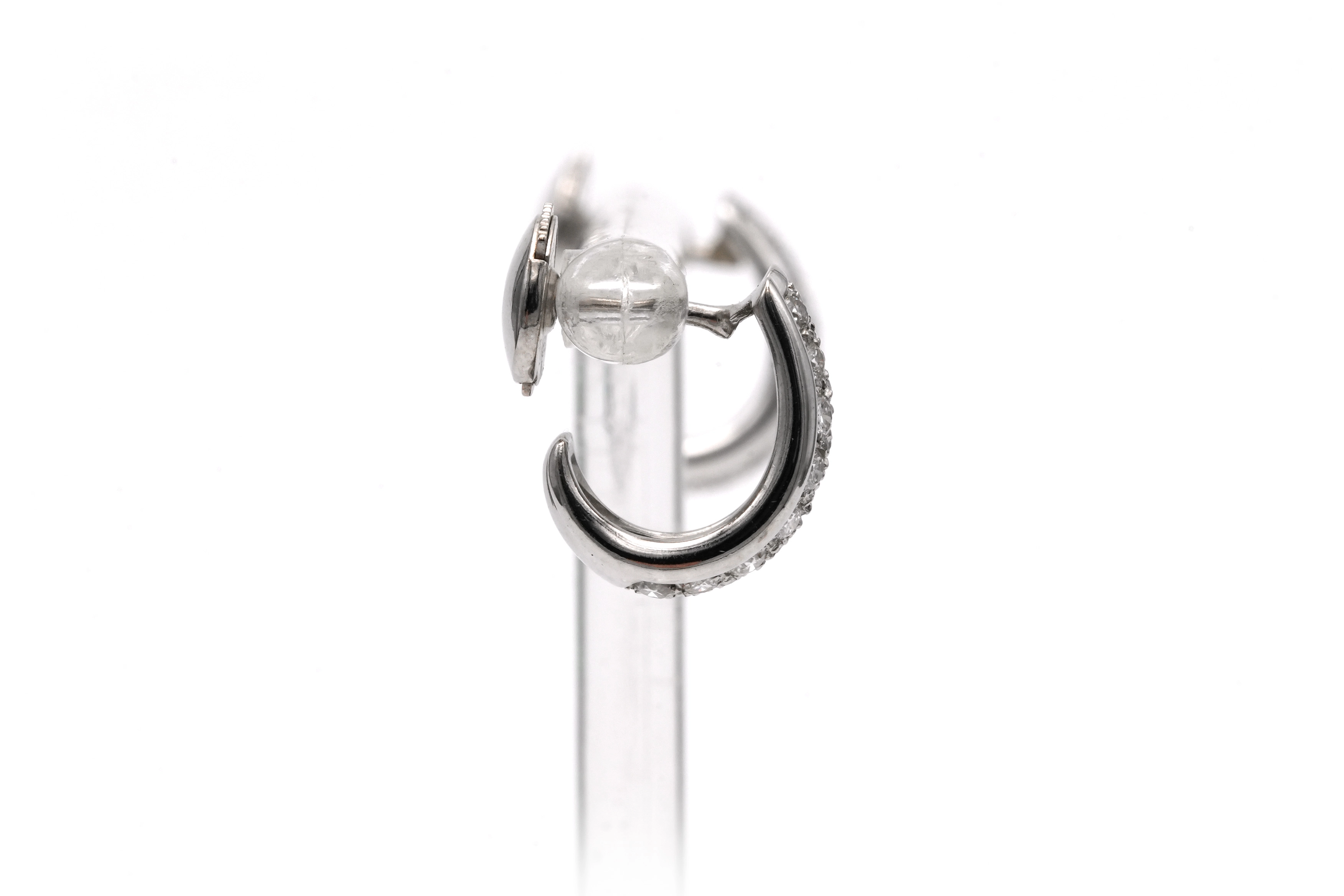 Boucles d'oreilles contemporaines en or blanc 18 carats serties de diamants taille "brillant" (+-0.42ct) - 5