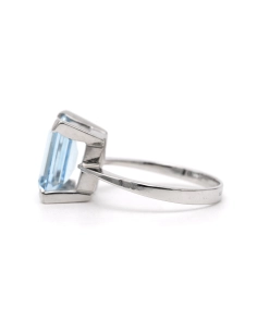 Bague contemporaine en or blanc 18 carats sertie d'une aigue marine - 3