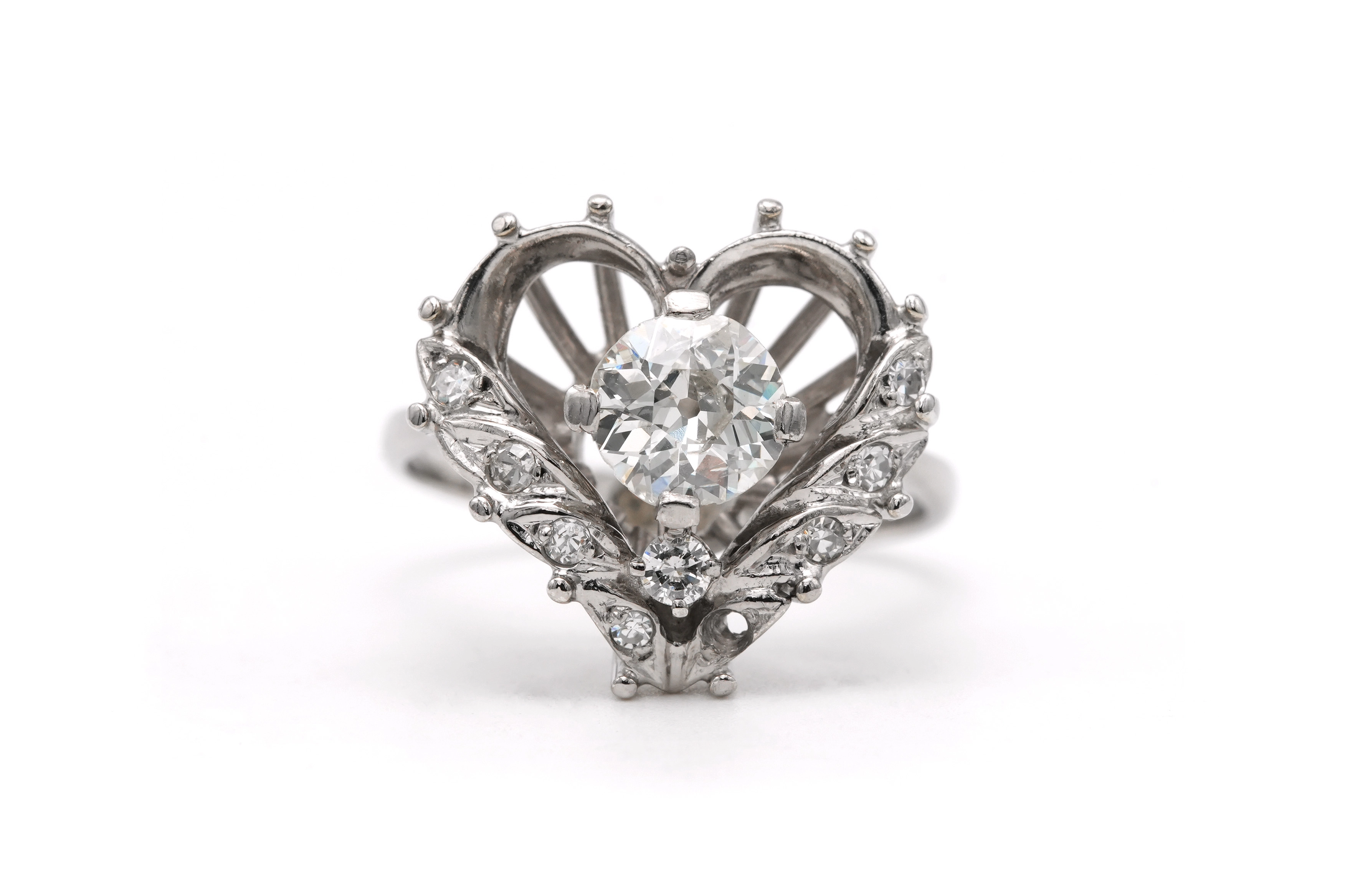 Bague Années 70 en or blanc 18 carats sertie d'un diamant taille "old cut" et de diamants taille "8/8" - 1