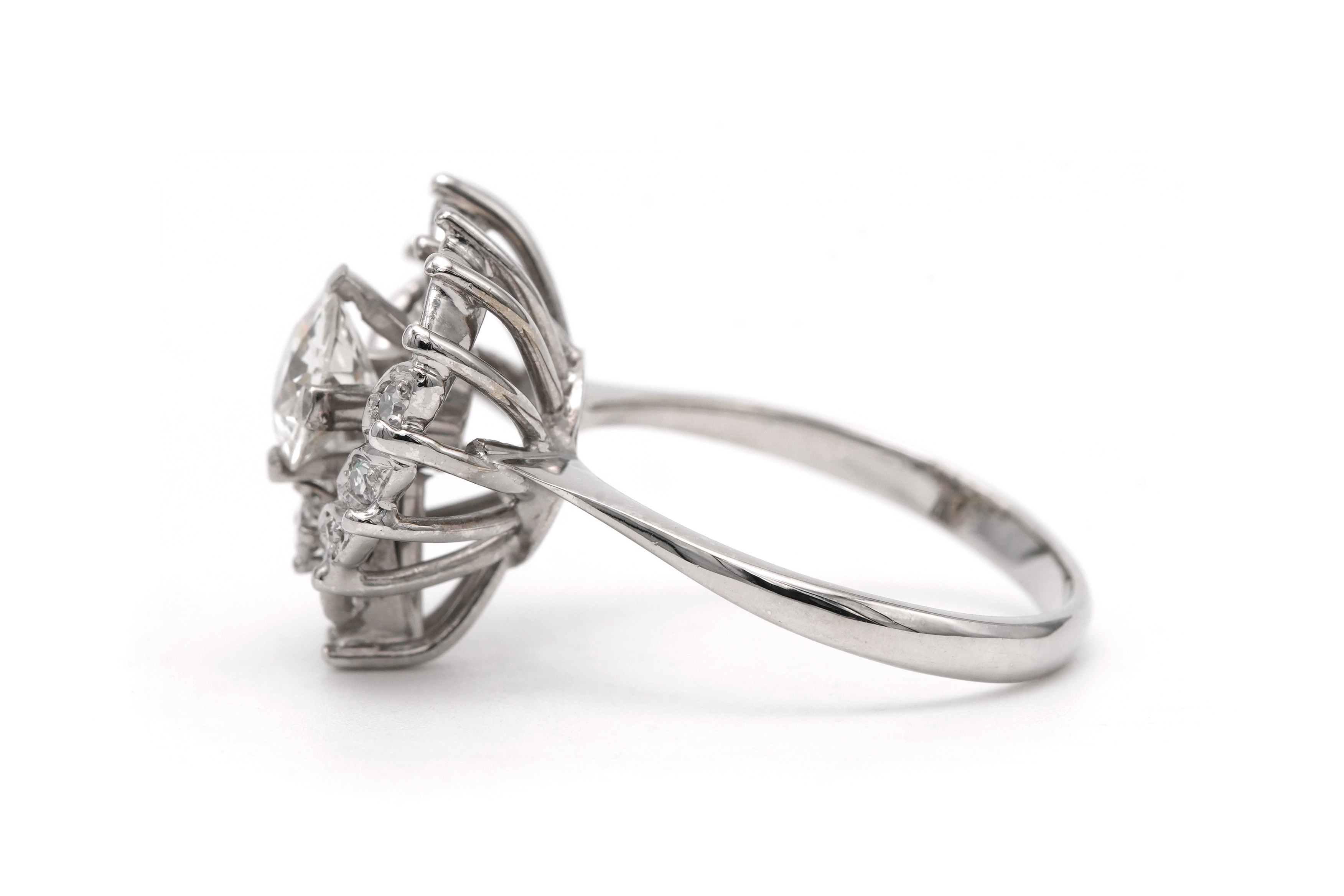 Bague Années 70 en or blanc 18 carats sertie d'un diamant taille "old cut" et de diamants taille "8/8" - 3