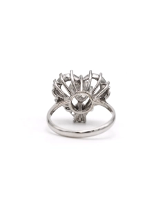 Bague Années 70 en or blanc 18 carats sertie d'un diamant taille "old cut" et de diamants taille "8/8" - 4