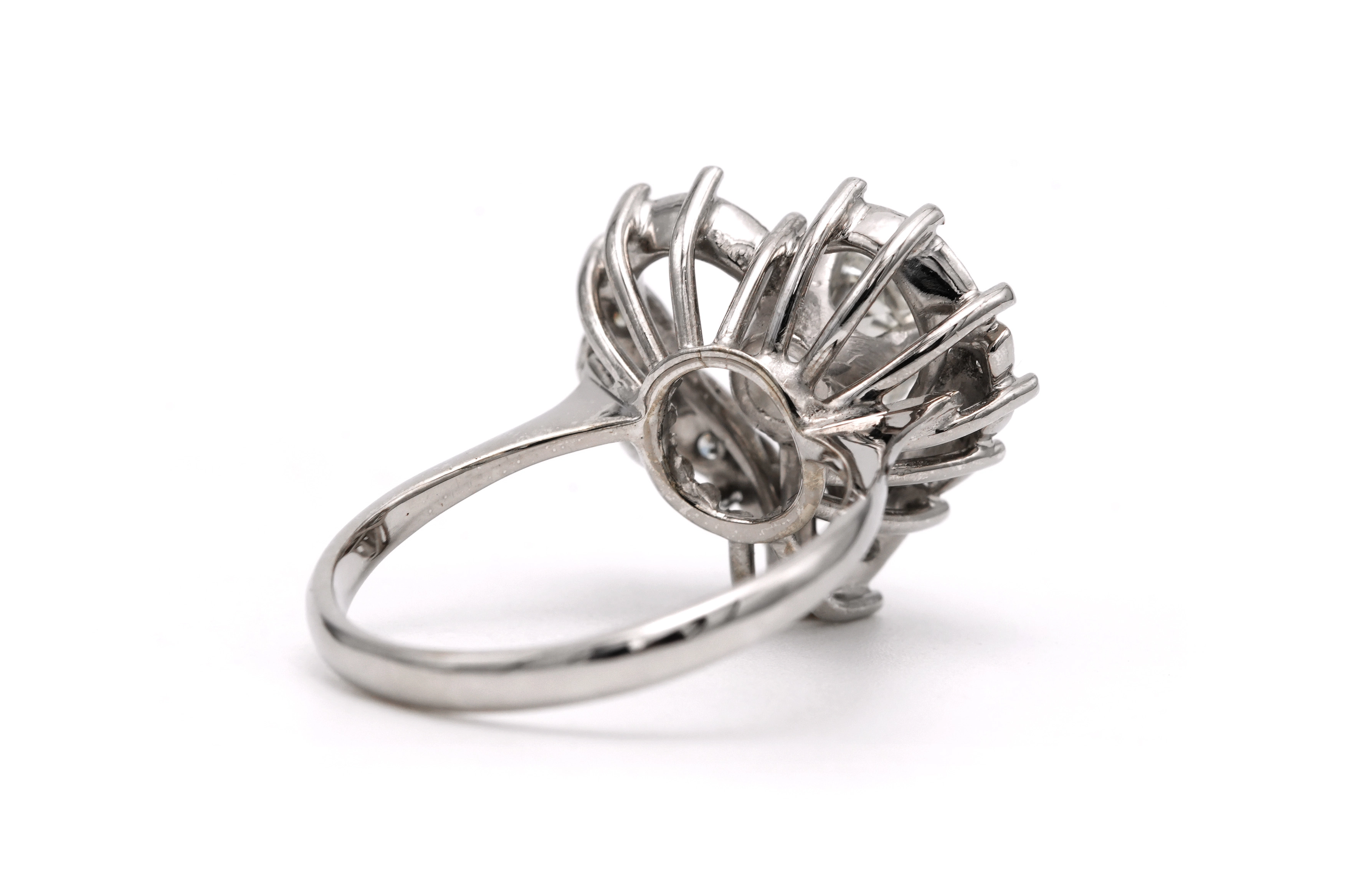 Bague Années 70 en or blanc 18 carats sertie d'un diamant taille "old cut" et de diamants taille "8/8" - 5