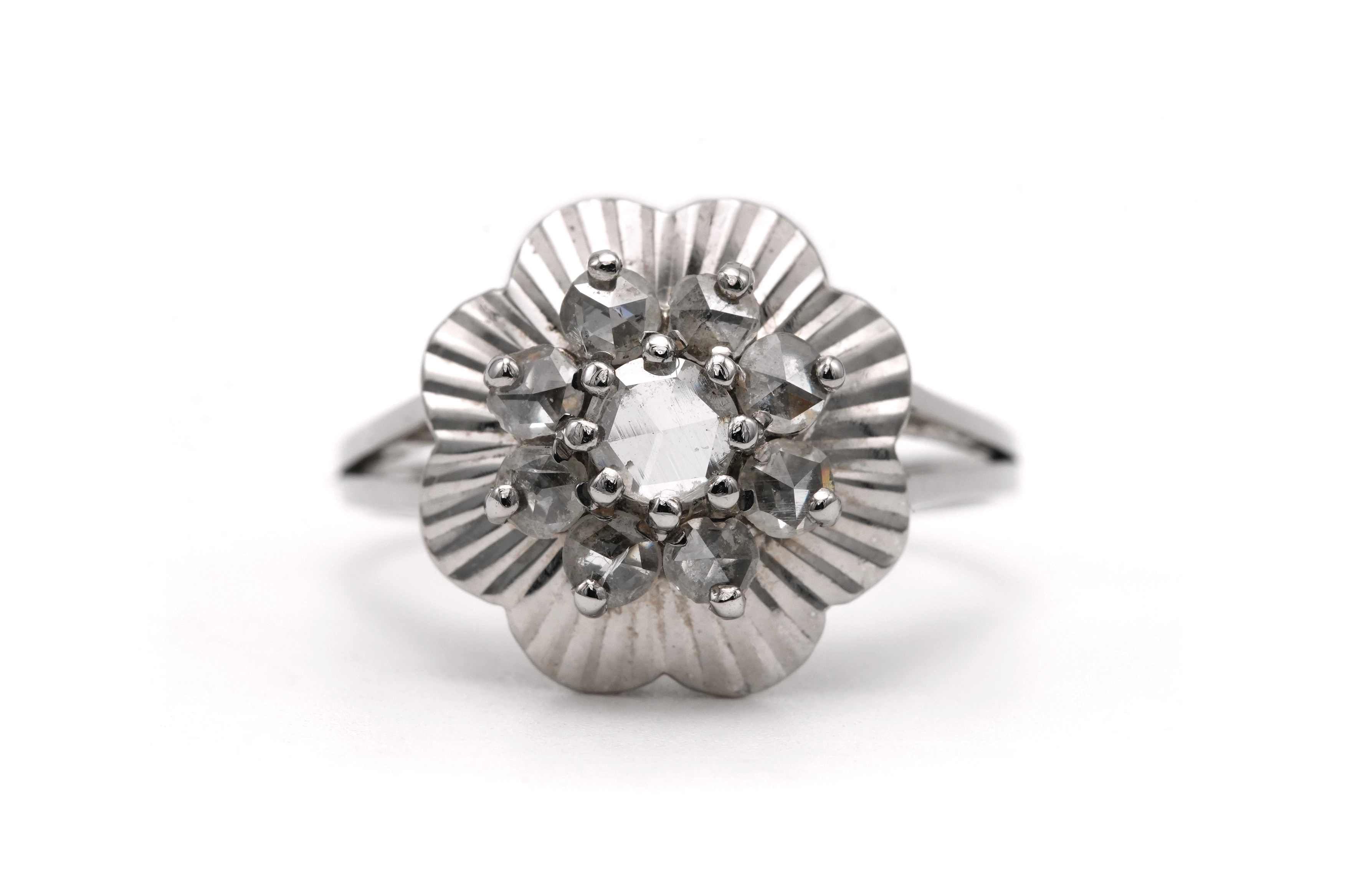 Bague Art Déco en or blanc 18 carats sertie de diamants taille "rose" - 1