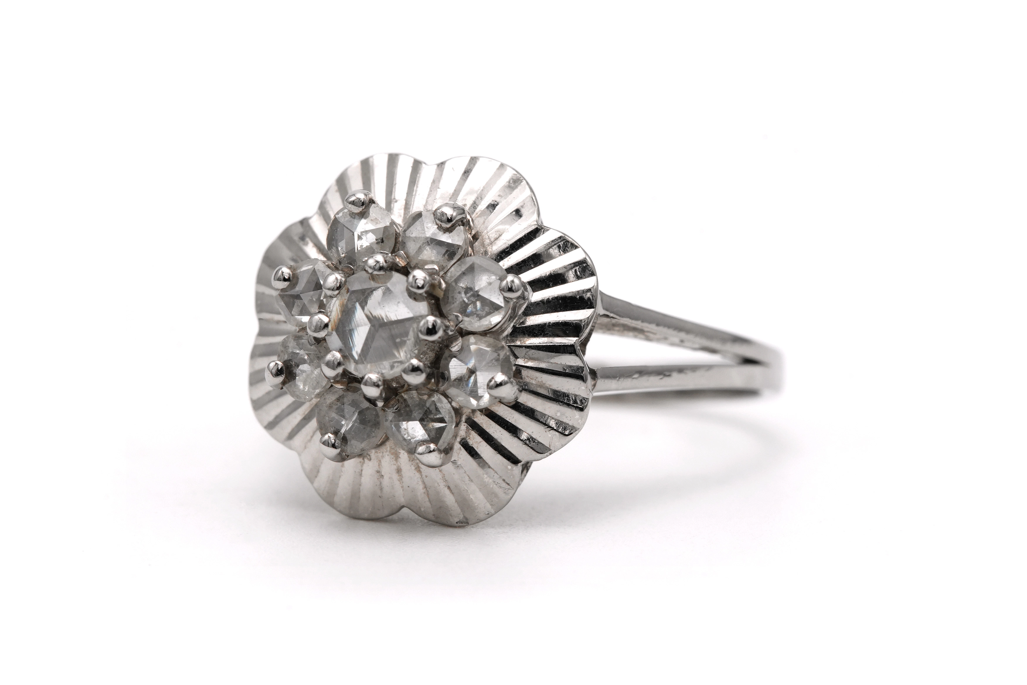 Bague Art Déco en or blanc 18 carats sertie de diamants taille "rose" - 2