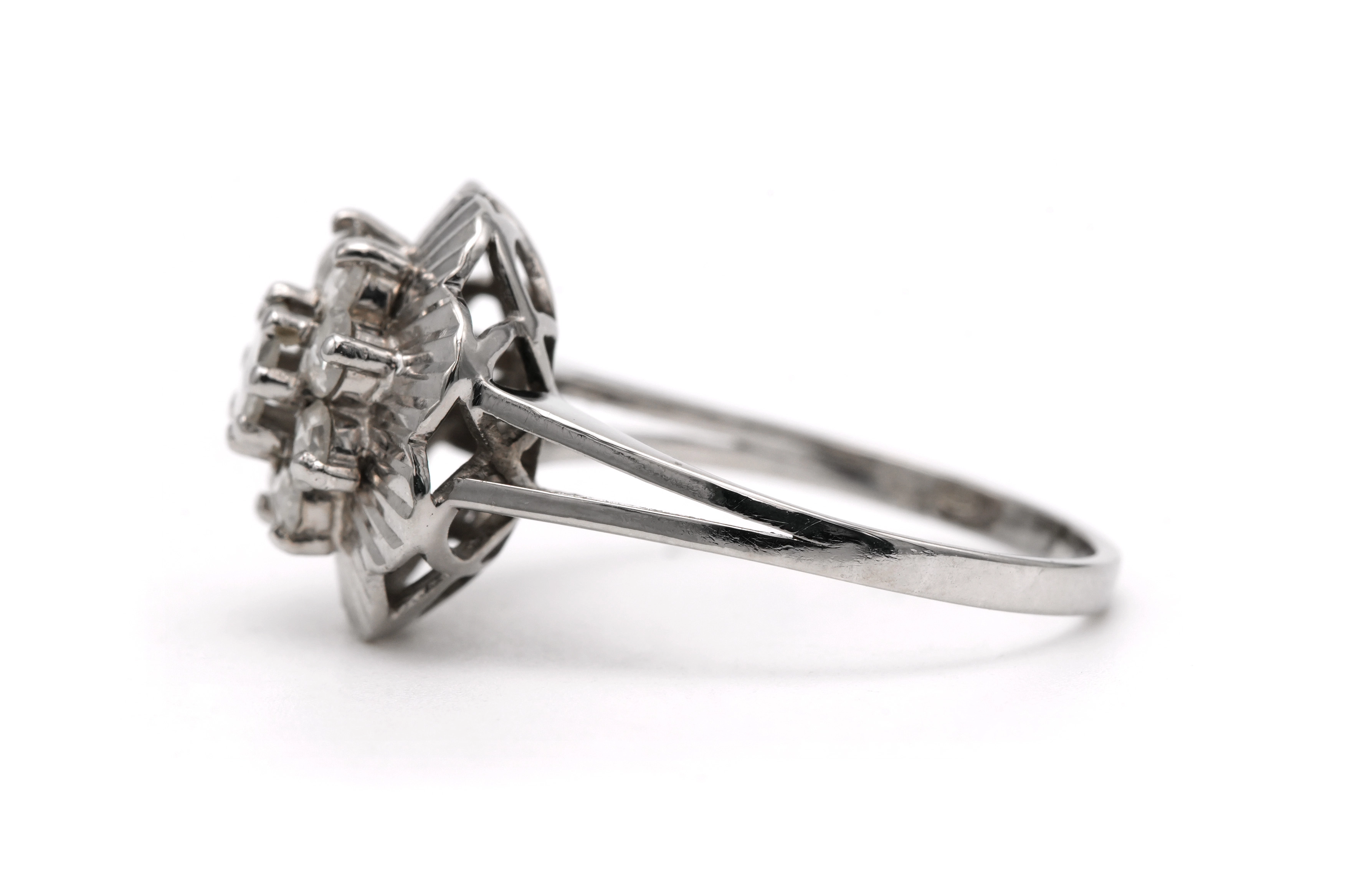 Bague Art Déco en or blanc 18 carats sertie de diamants taille "rose" - 3