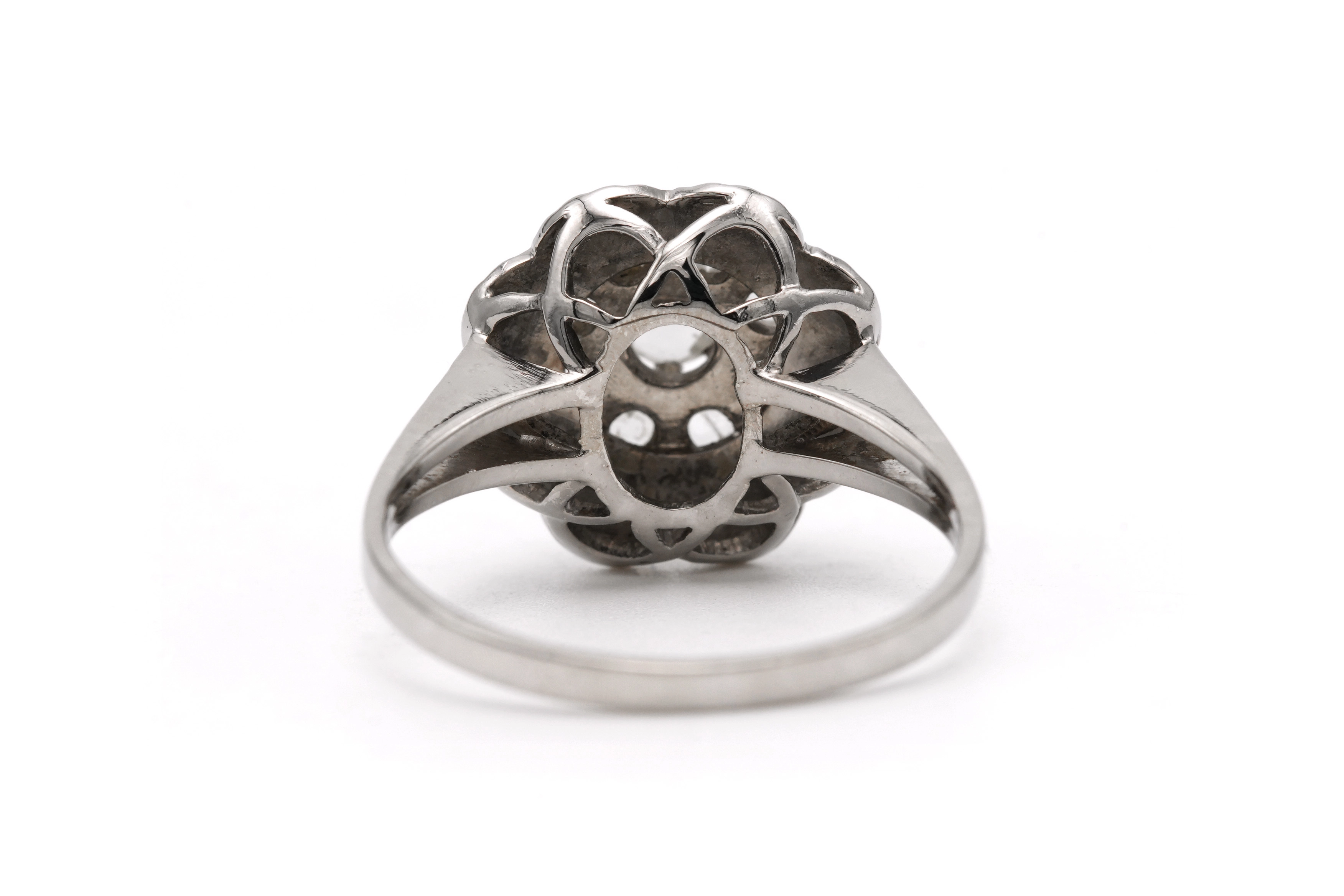 Bague Art Déco en or blanc 18 carats sertie de diamants taille "rose" - 4