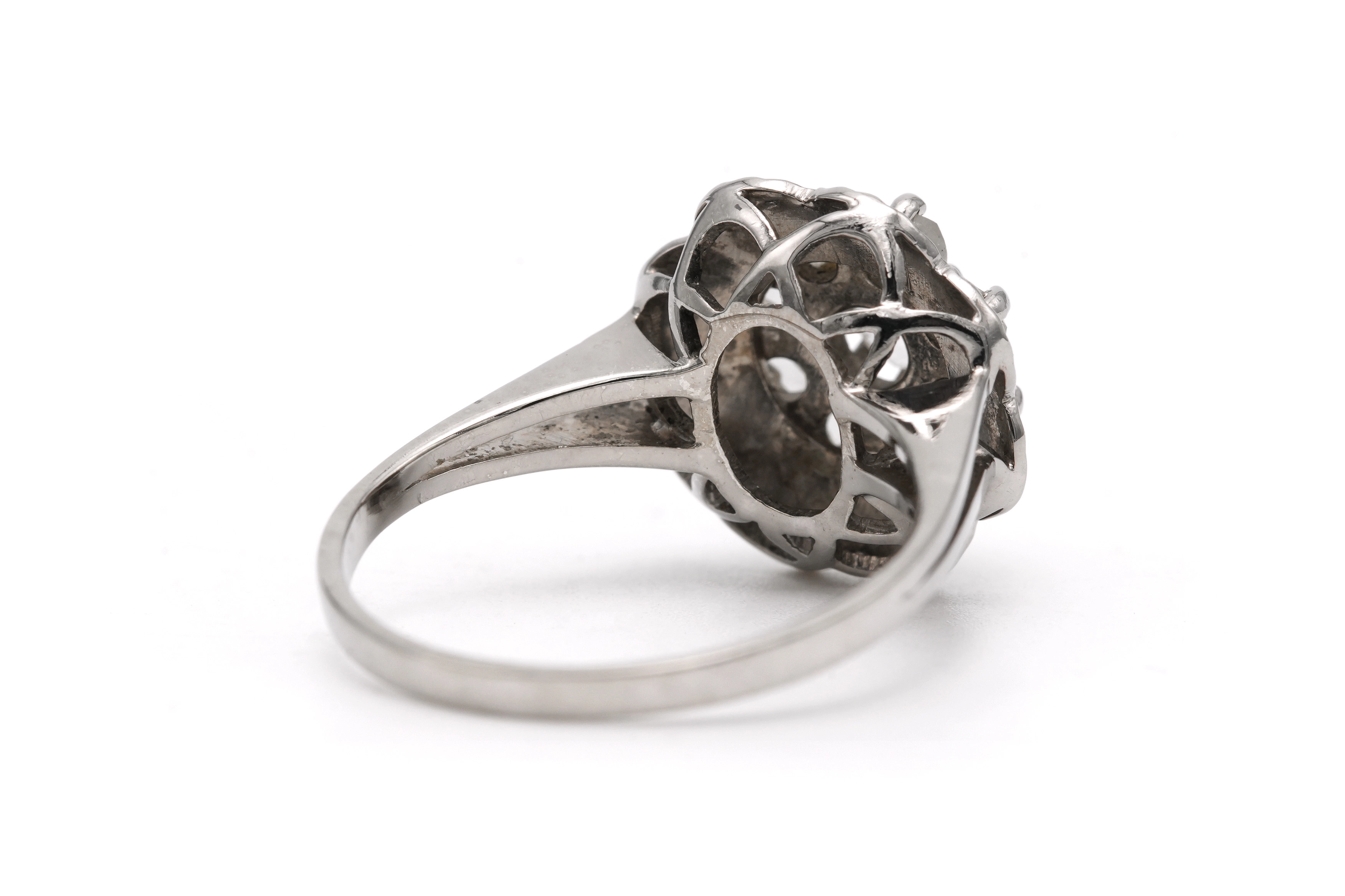 Bague Art Déco en or blanc 18 carats sertie de diamants taille "rose" - 5