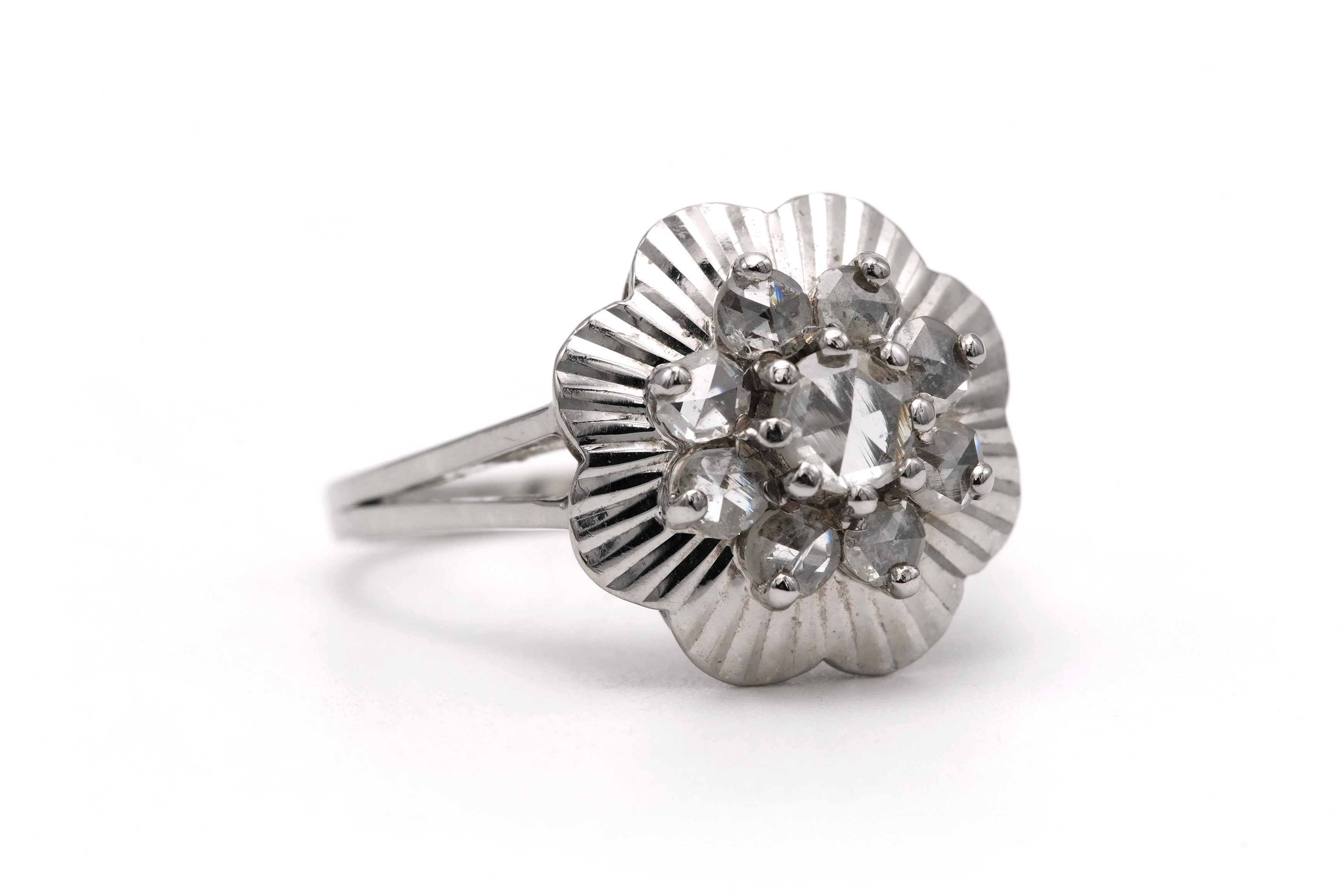 Bague Art Déco en or blanc 18 carats sertie de diamants taille "rose" - 6