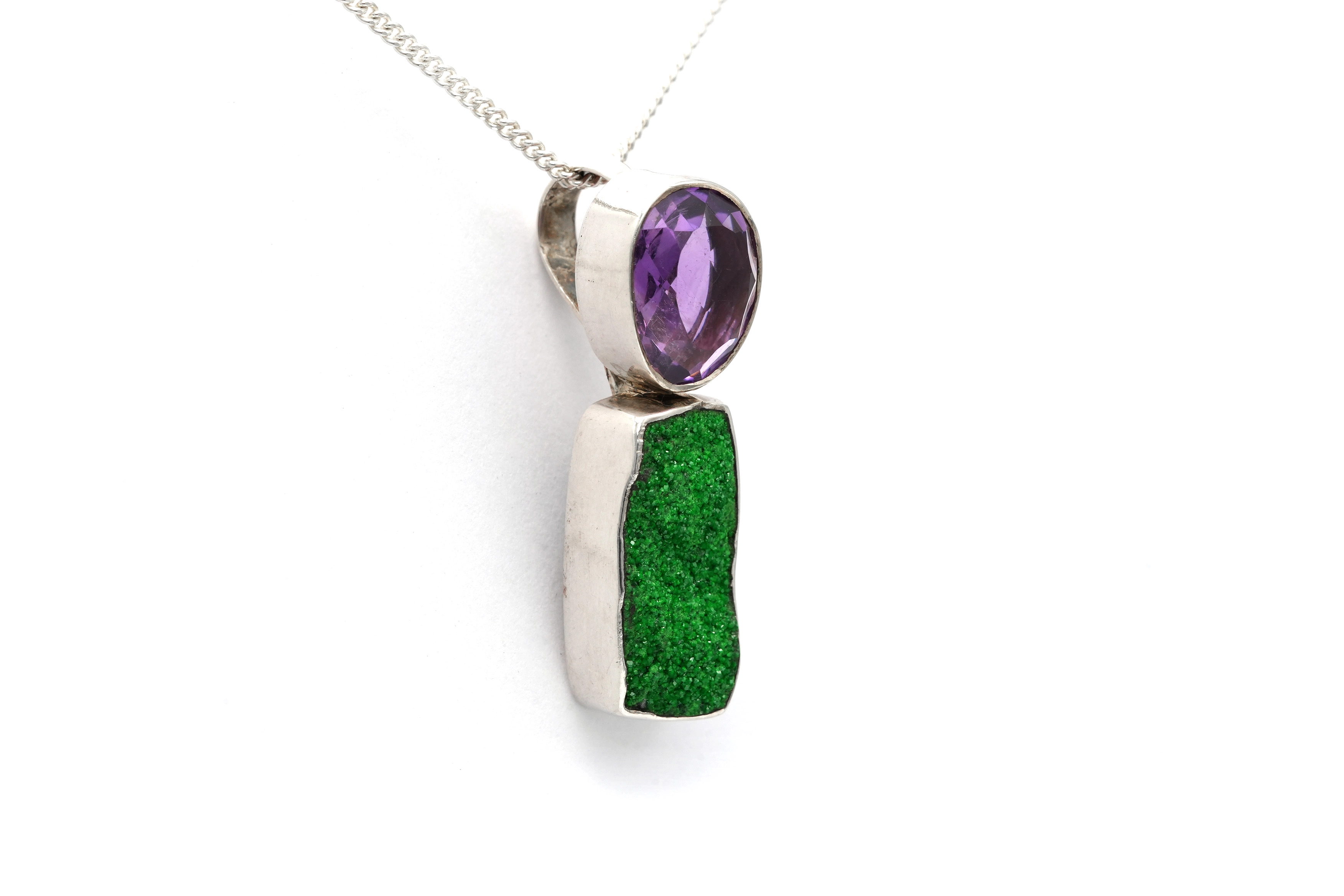 Pendentif contemporain en argent 925 serti d'une améthyste et d'une uvarovite - 2