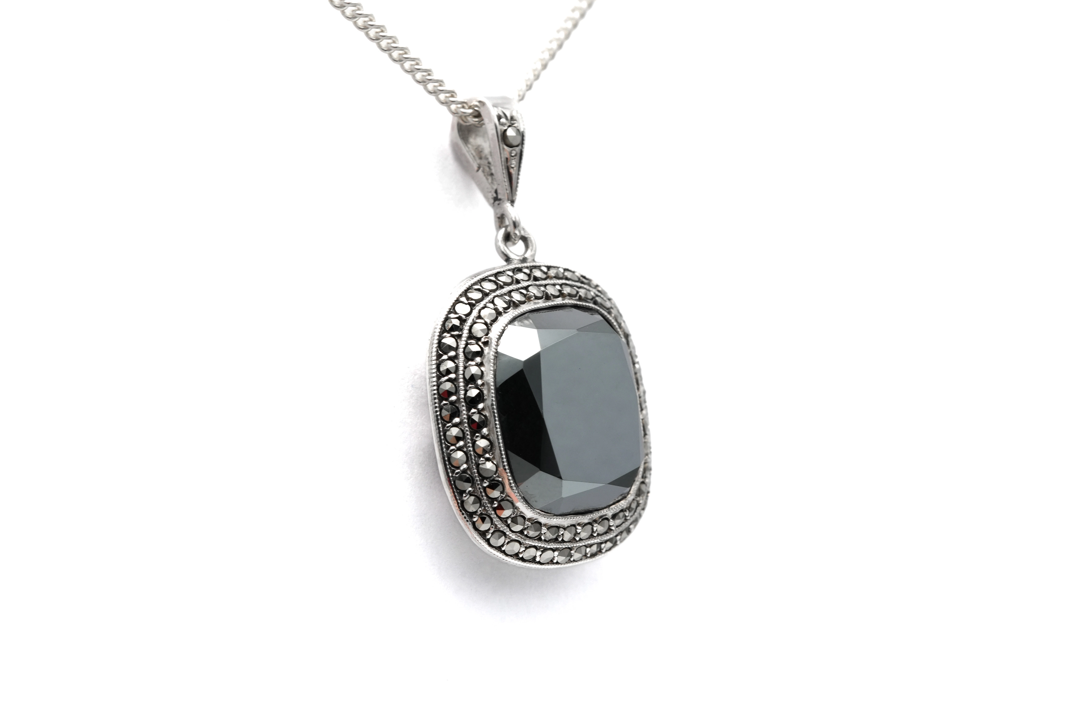 Pendentif Art Déco en argent serti d'une hématite et de marcassites - 2