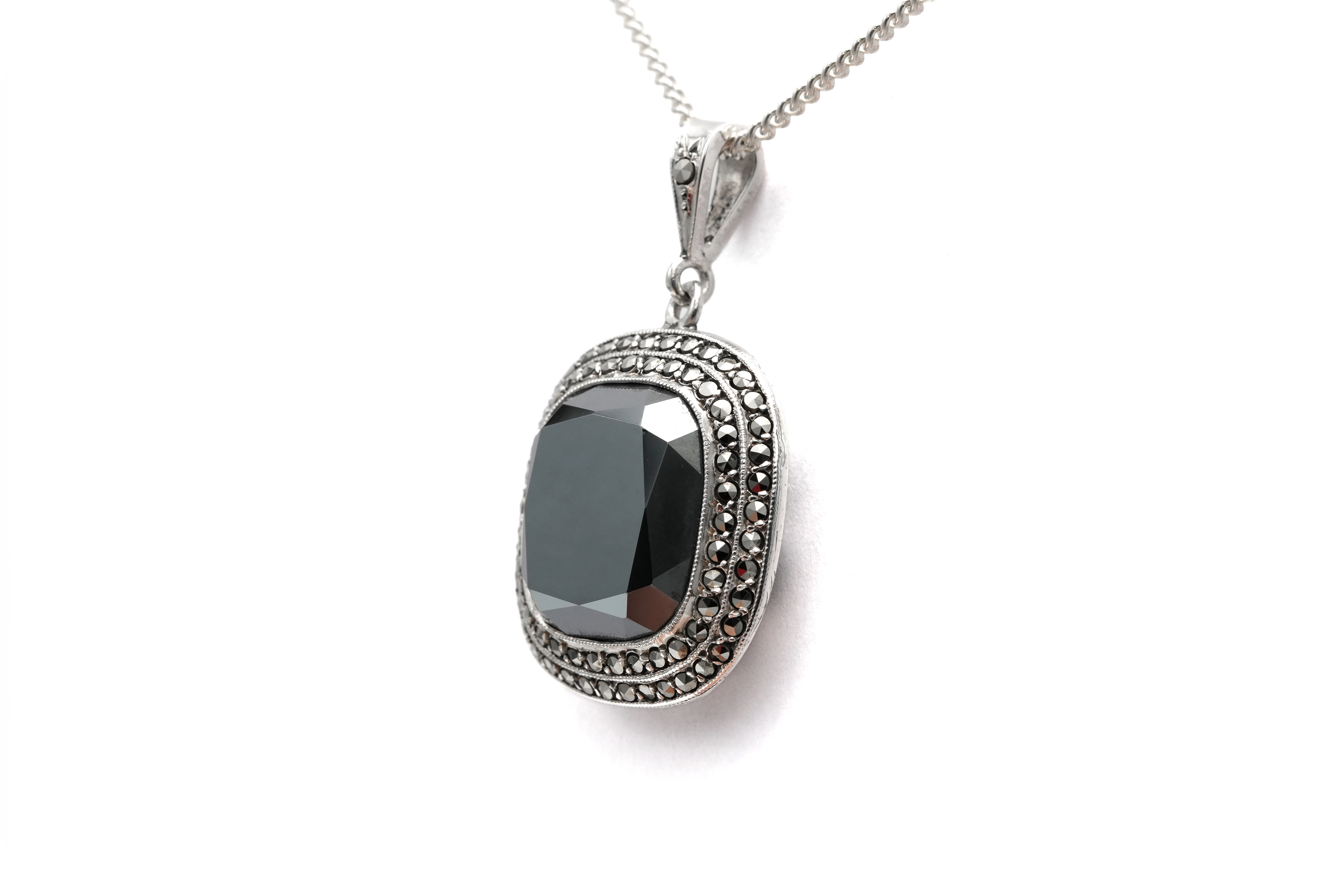 Pendentif Art Déco en argent serti d'une hématite et de marcassites - 3