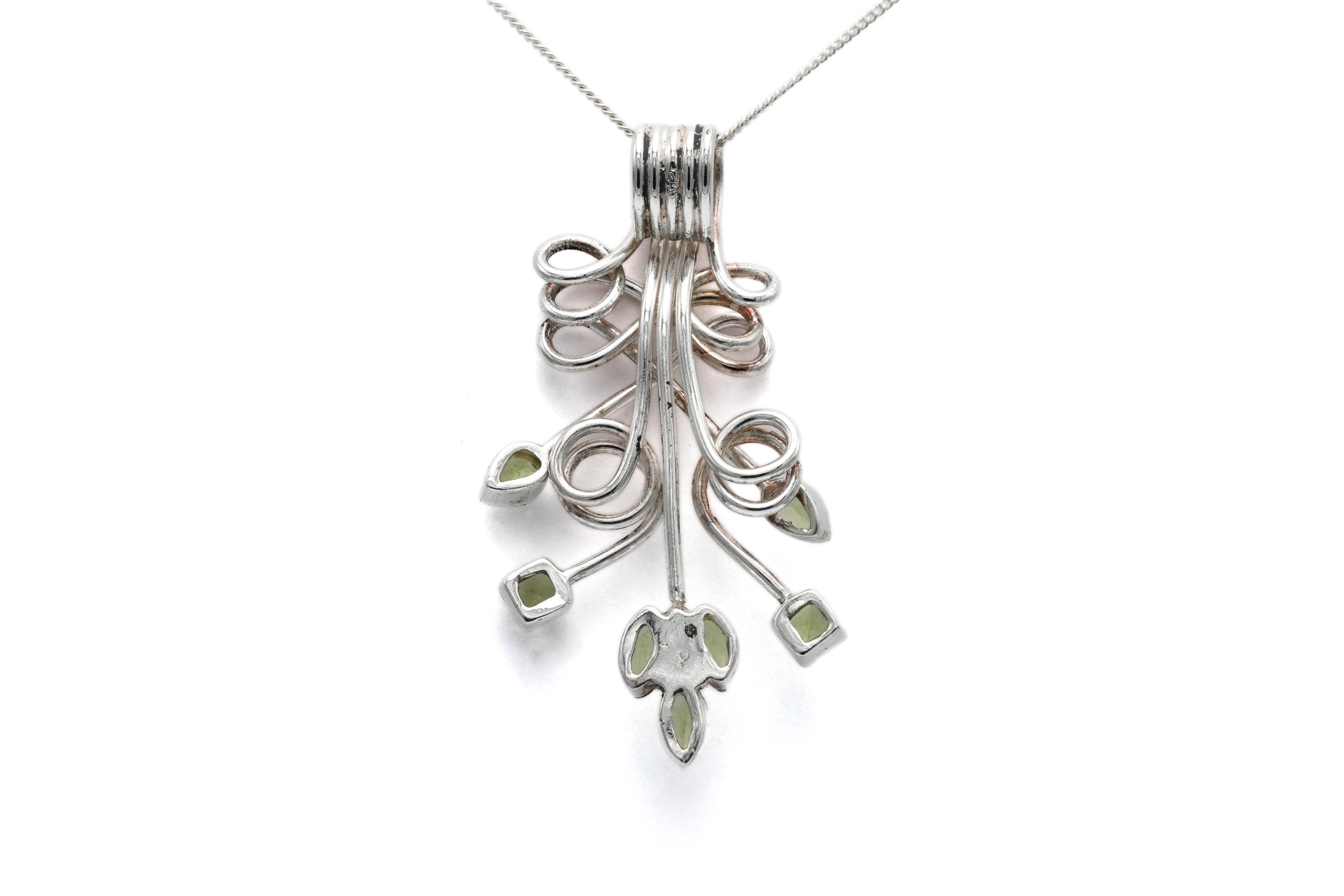 Pendentif contemporain en argent 925 serti de péridots - 4