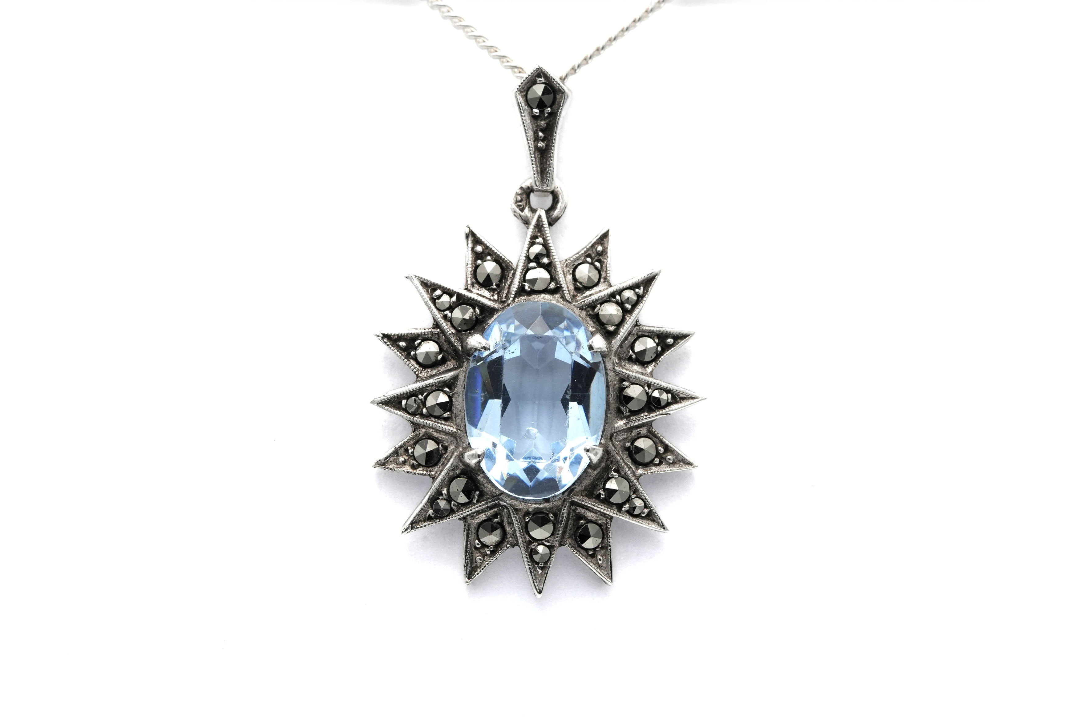 Pendentif Art Déco en argent serti d'une spinelle de synthèse et de marcassites - 1