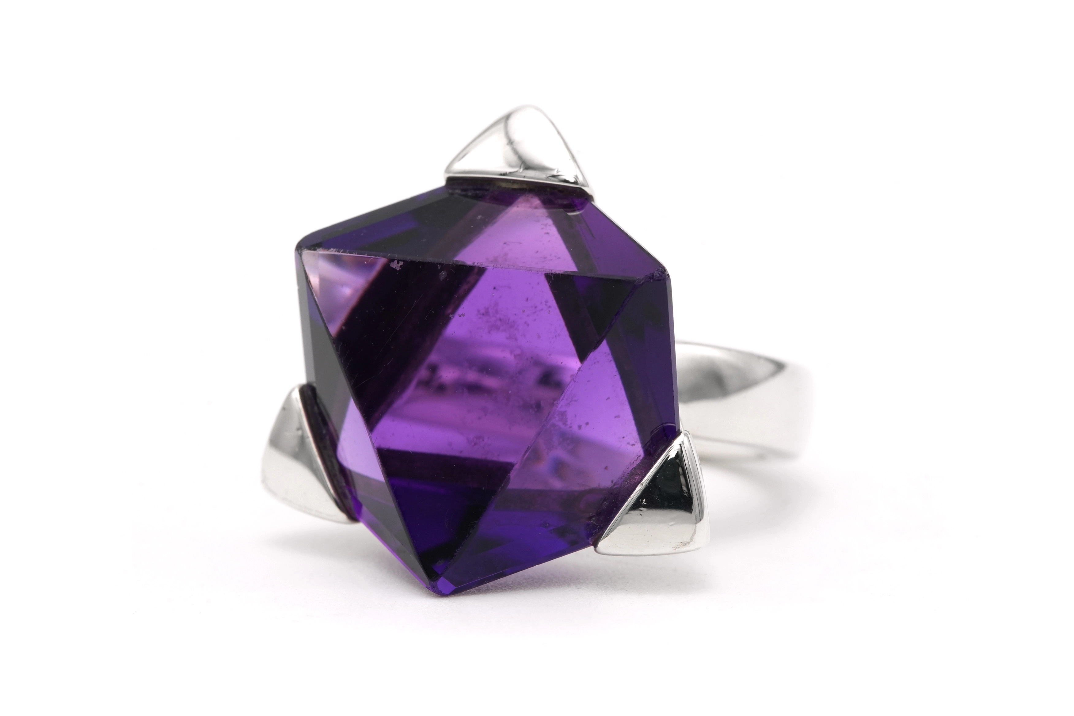Bague contemporaine en argent 925 sertie d'une améthyste - 1