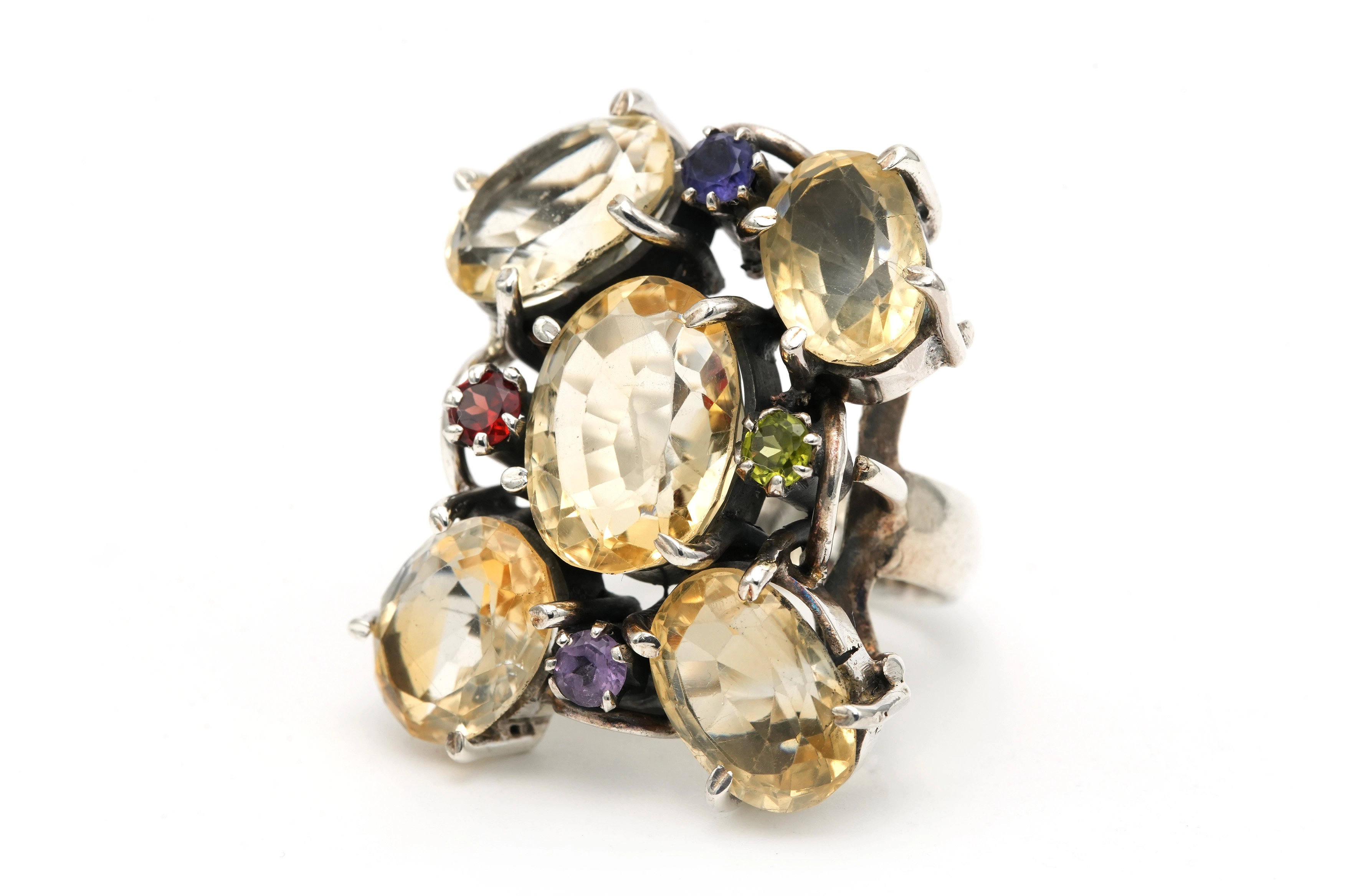 Bague contemporaine en argent 925 sertie de citrines, d'un grenat, d'un péridot, d'une cordiérite - 1