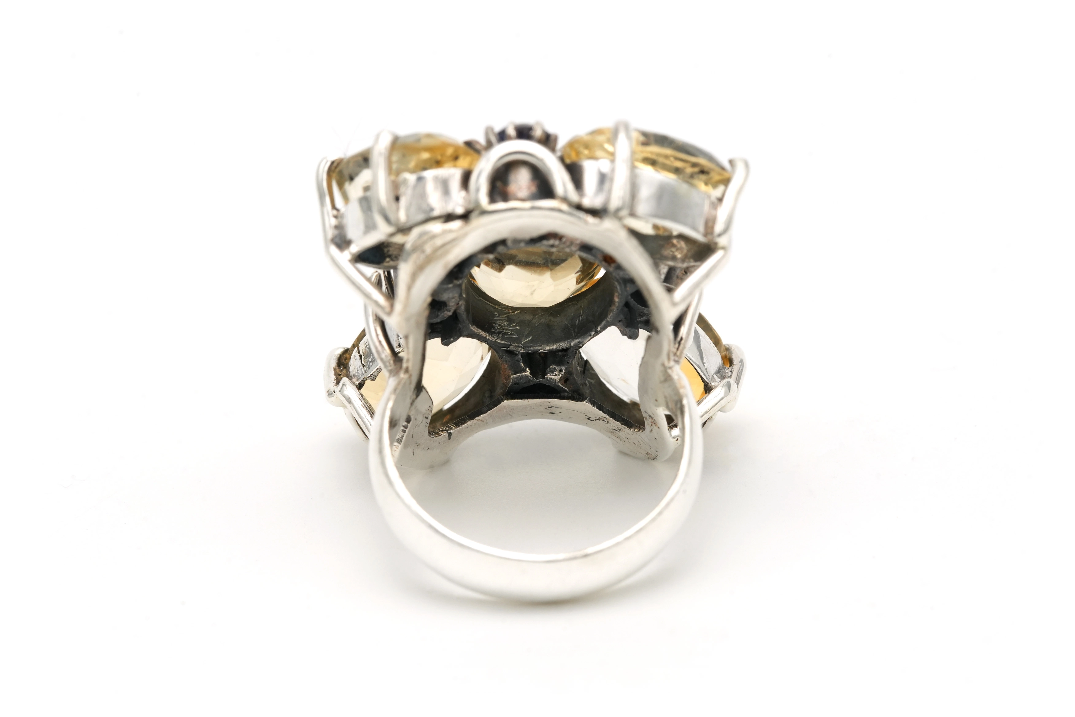 Bague contemporaine en argent 925 sertie de citrines, d'un grenat, d'un péridot, d'une cordiérite - 4