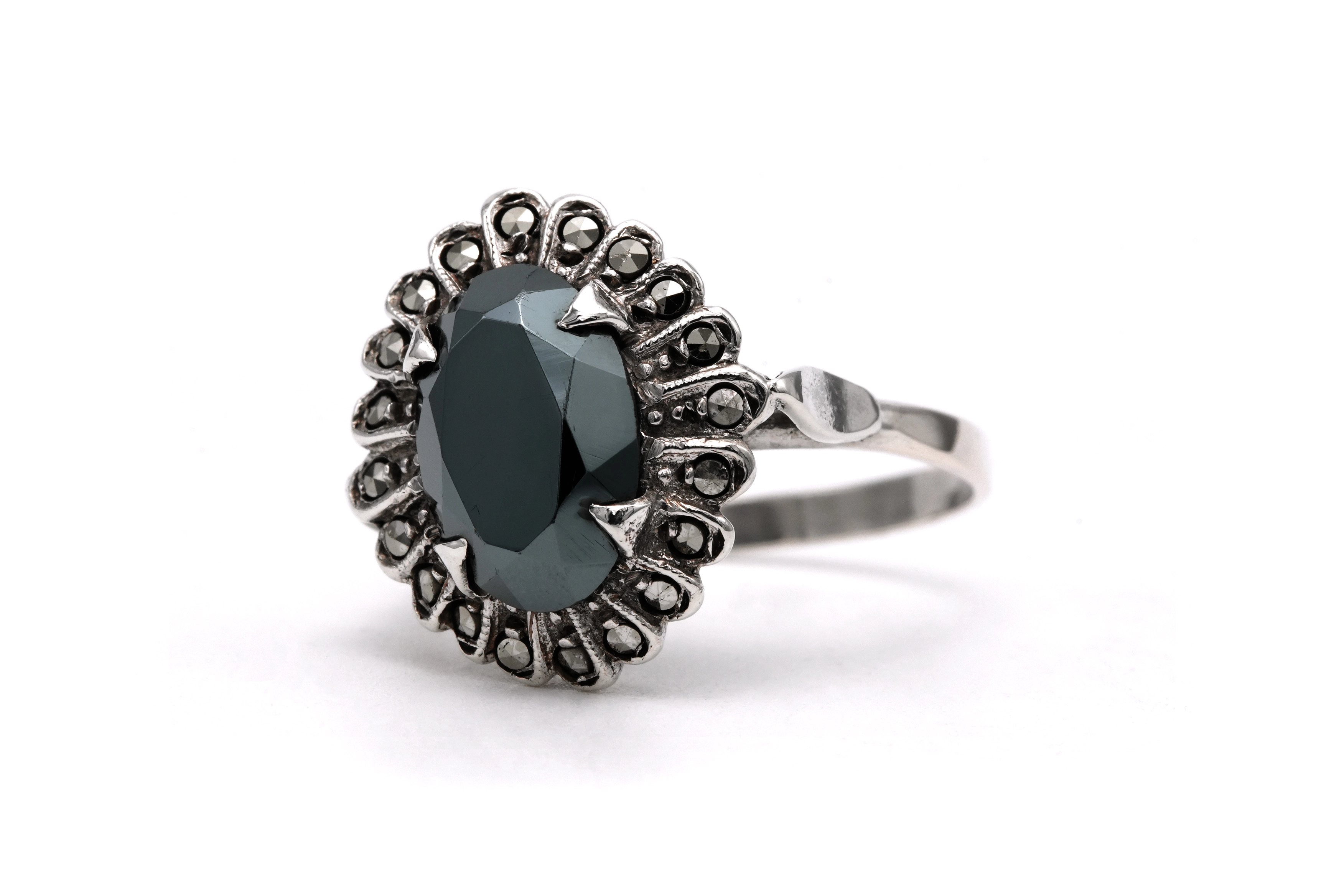 Bague Art Déco en argent sertie d'une hématite et de marcassites - 1