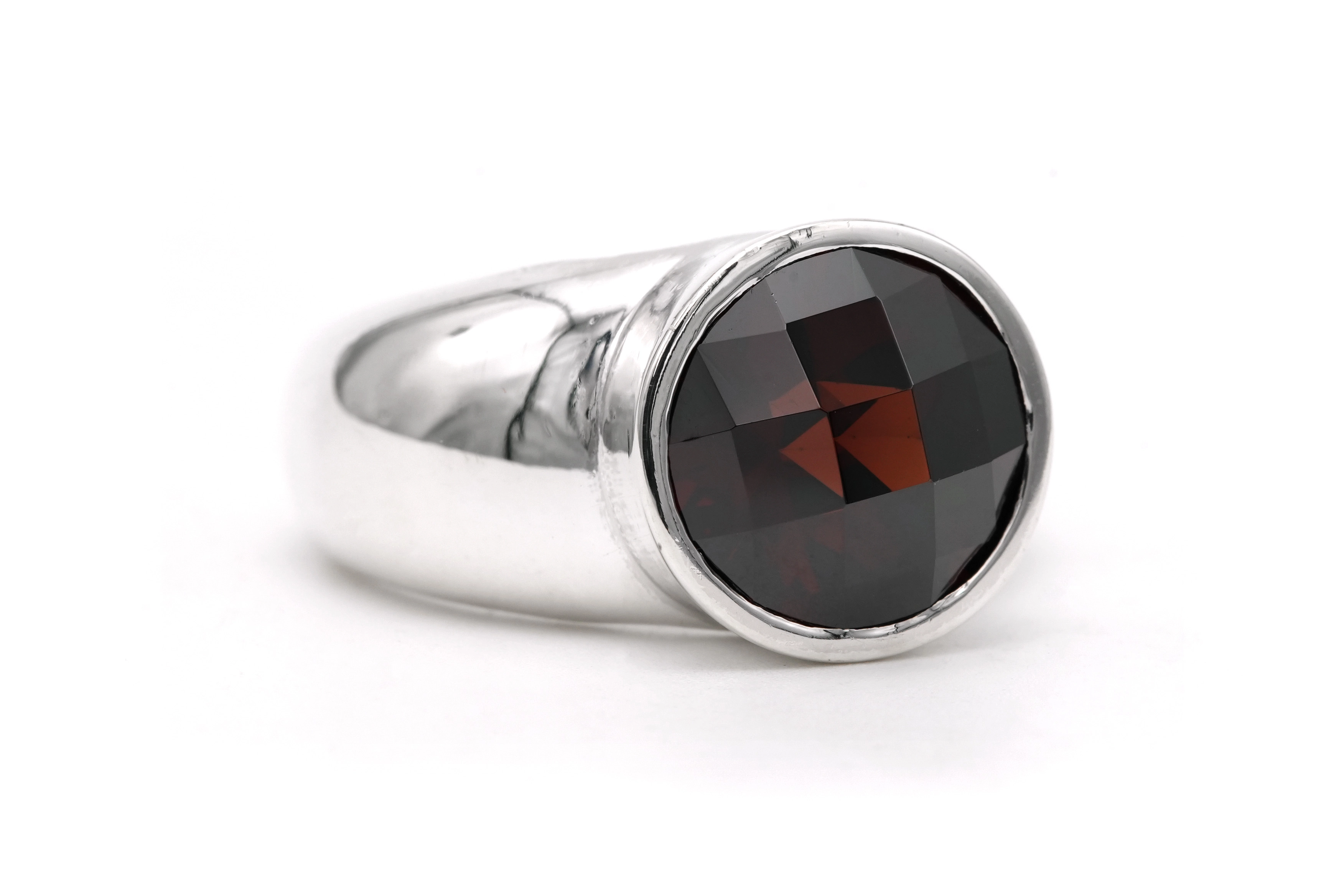 Bague contemporaine en argent 925 sertie d'un grenat - 6