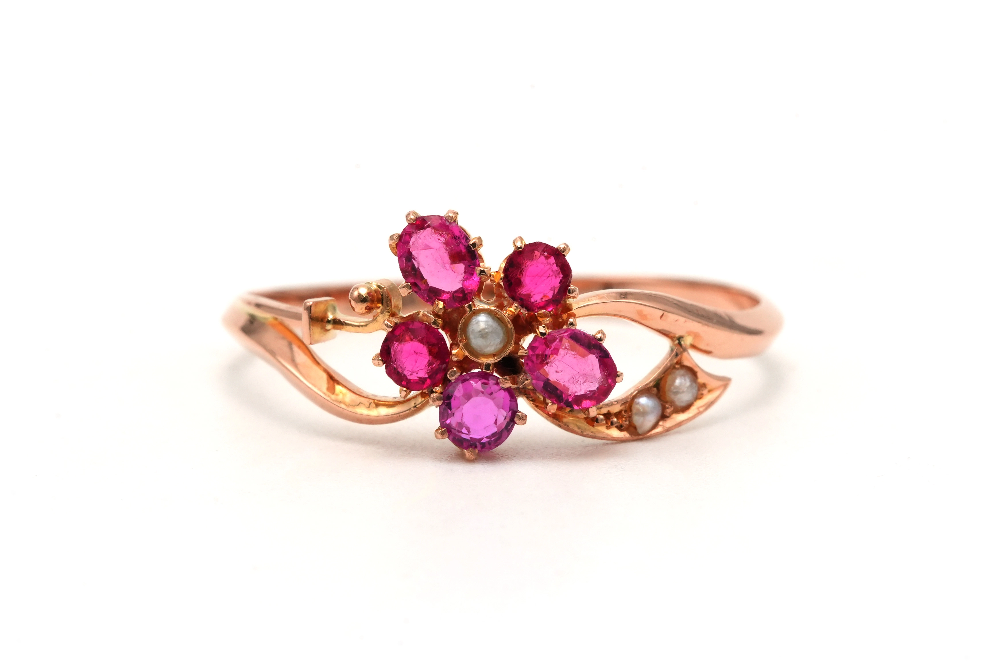 Bague Art Nouveau en or jaune 18 carats sertie de saphirs roses et de perles - 1