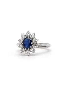 Bague contemporaine en or blanc 18 carats sertie d'un saphir et de diamants taille "brillant" (+-0.9ct) - 2
