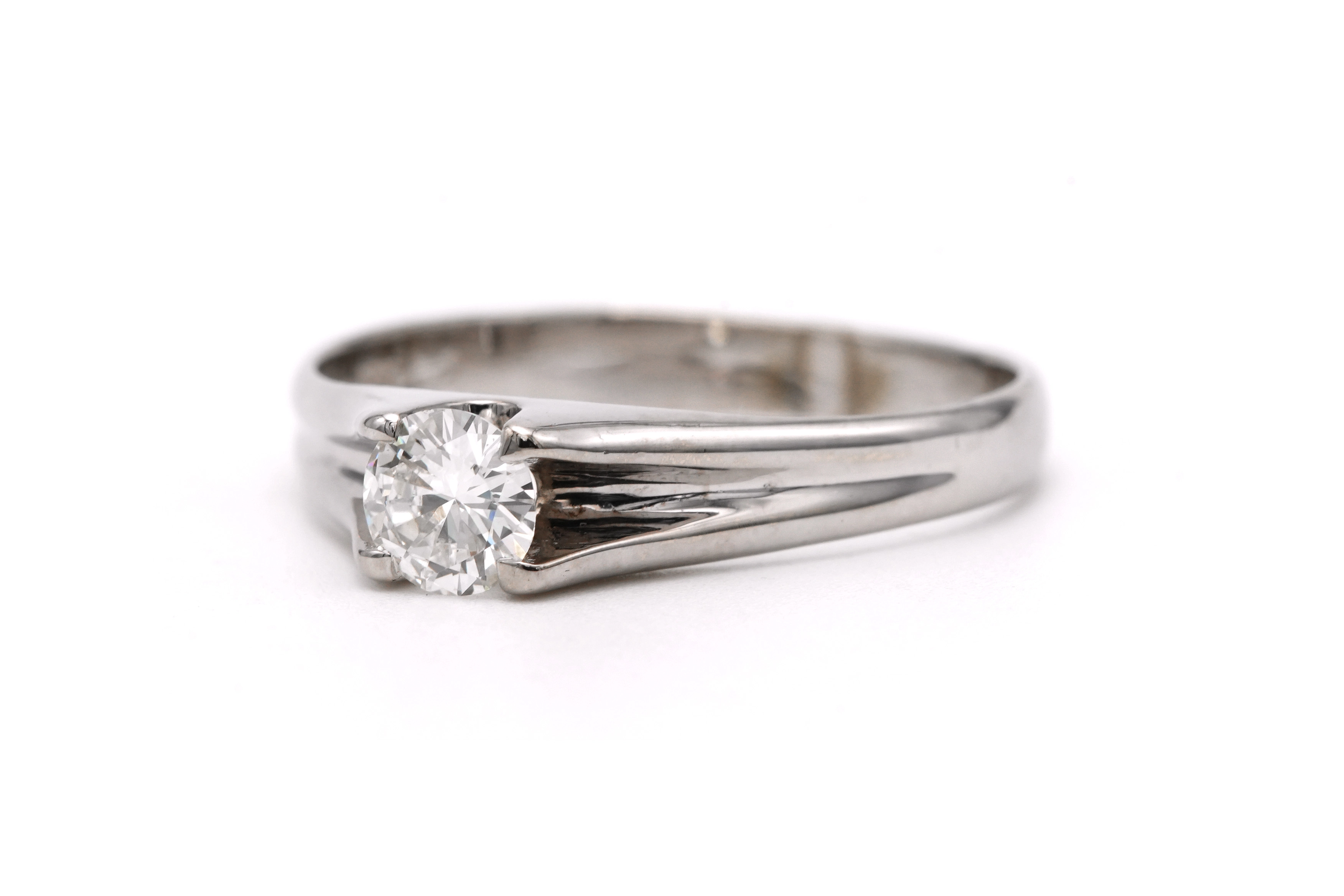 Bague Années 70 en or blanc 18 carats sertie d'un diamant taille "brillant" (+-0.33ct) - 2