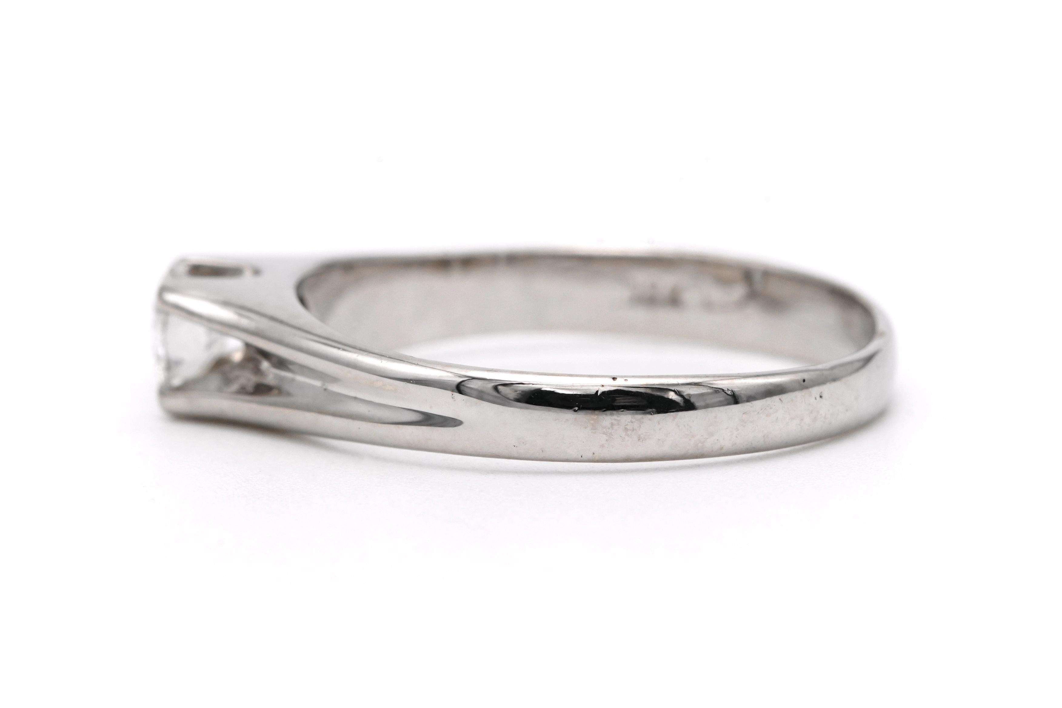 Bague Années 70 en or blanc 18 carats sertie d'un diamant taille "brillant" (+-0.33ct) - 3