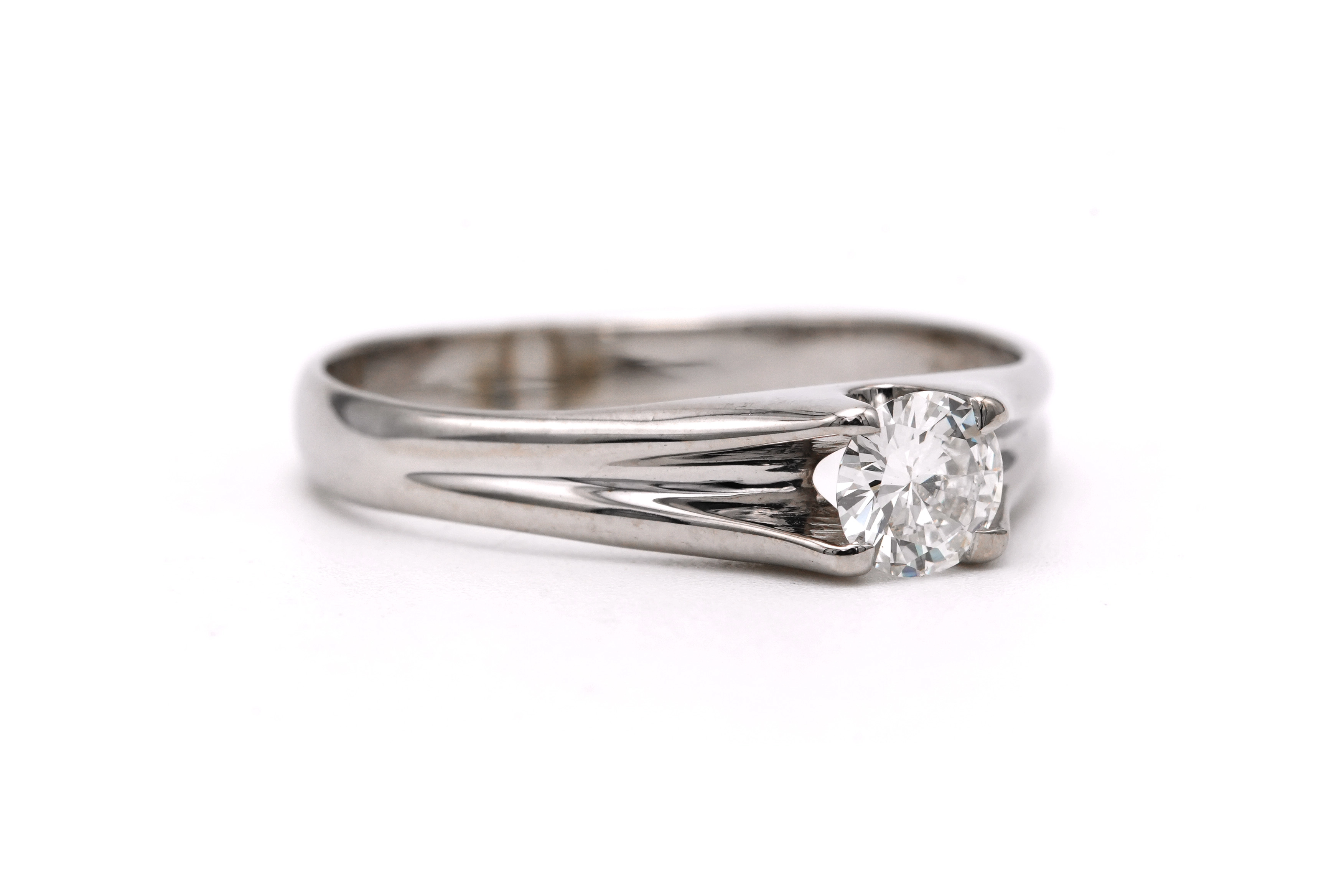 Bague Années 70 en or blanc 18 carats sertie d'un diamant taille "brillant" (+-0.33ct) - 6