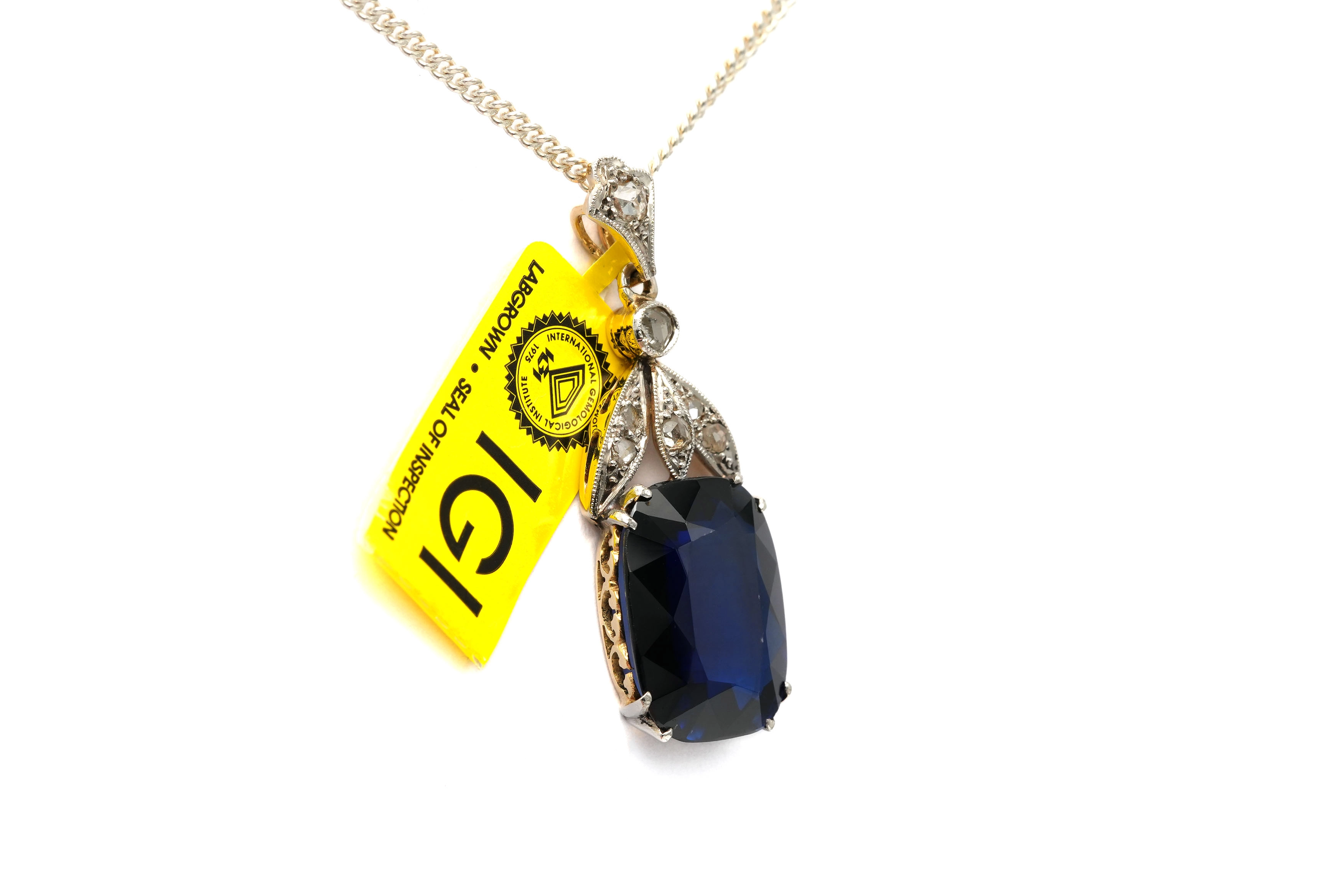 Pendentif Art Déco en or jaune et blanc 14 carats serti d'un saphir de synthèse et de diamants taille "rose" - 2