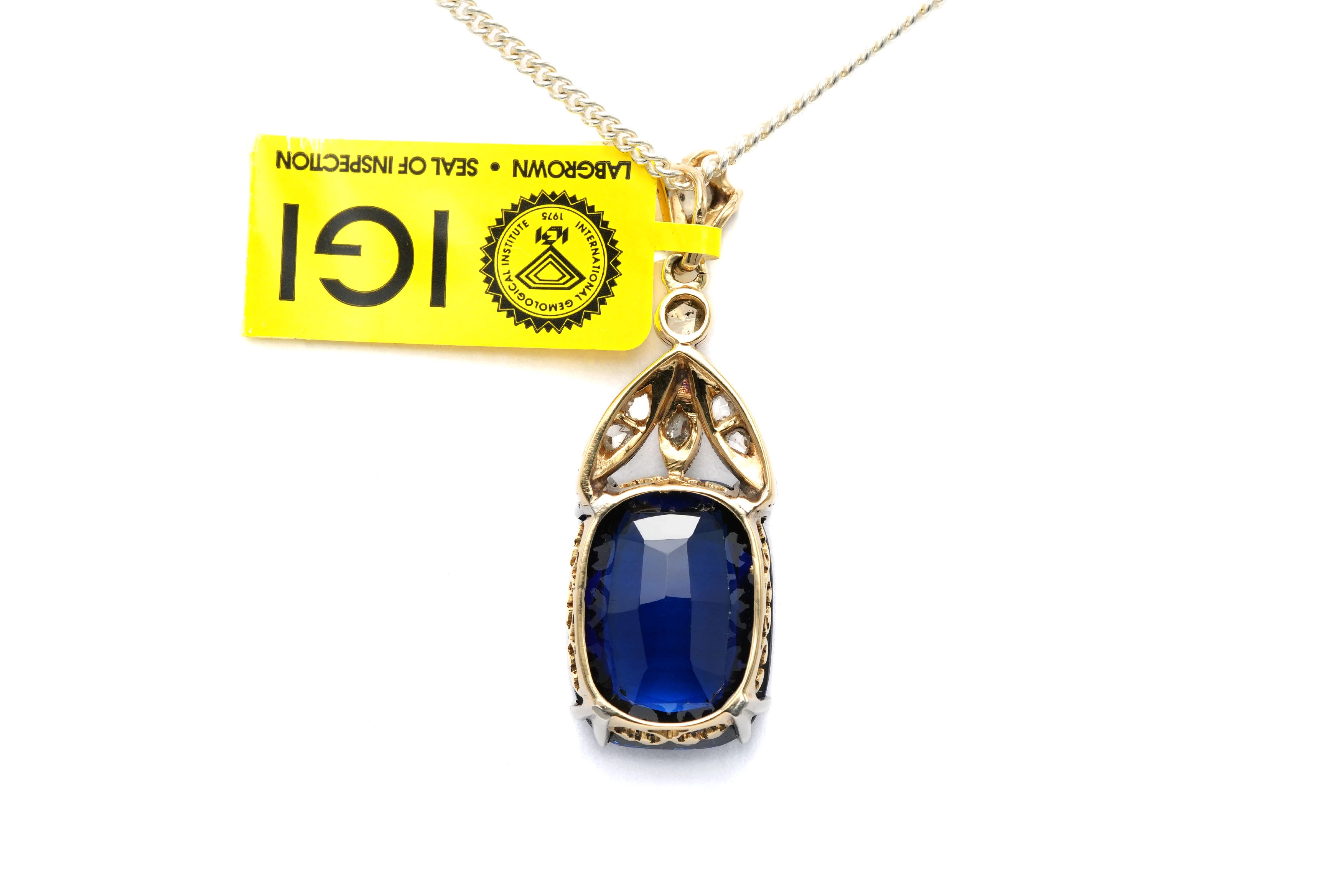 Pendentif Art Déco en or jaune et blanc 14 carats serti d'un saphir de synthèse et de diamants taille "rose" - 4