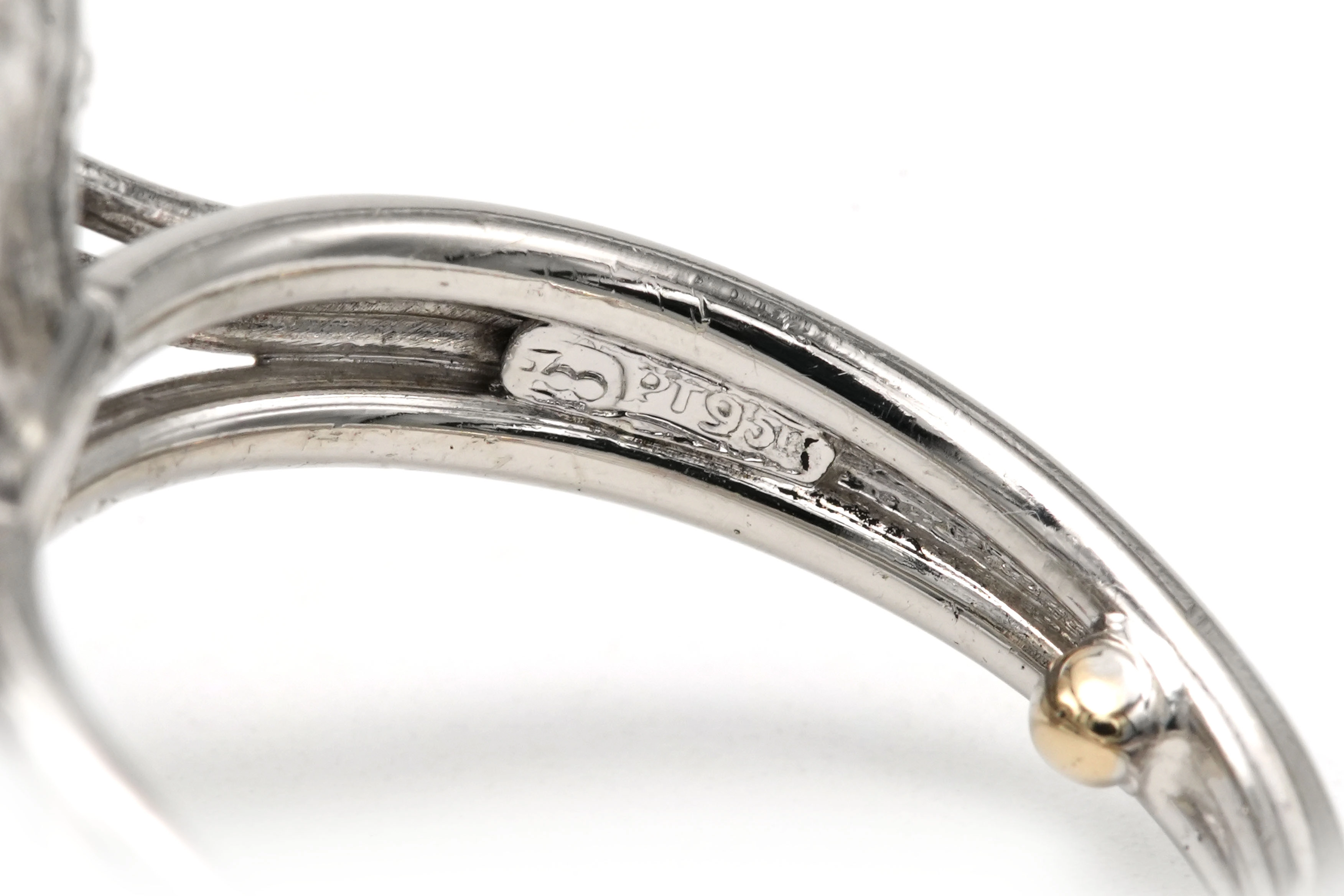 Bague contemporaine en platine sertie d'un saphir et de diamants taille "baguette" - 7