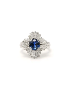 Bague contemporaine en platine sertie d'un saphir et de diamants taille "baguette" - 1