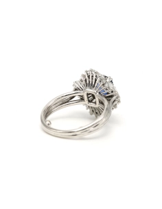 Bague contemporaine en platine sertie d'un saphir et de diamants taille "baguette" - 5