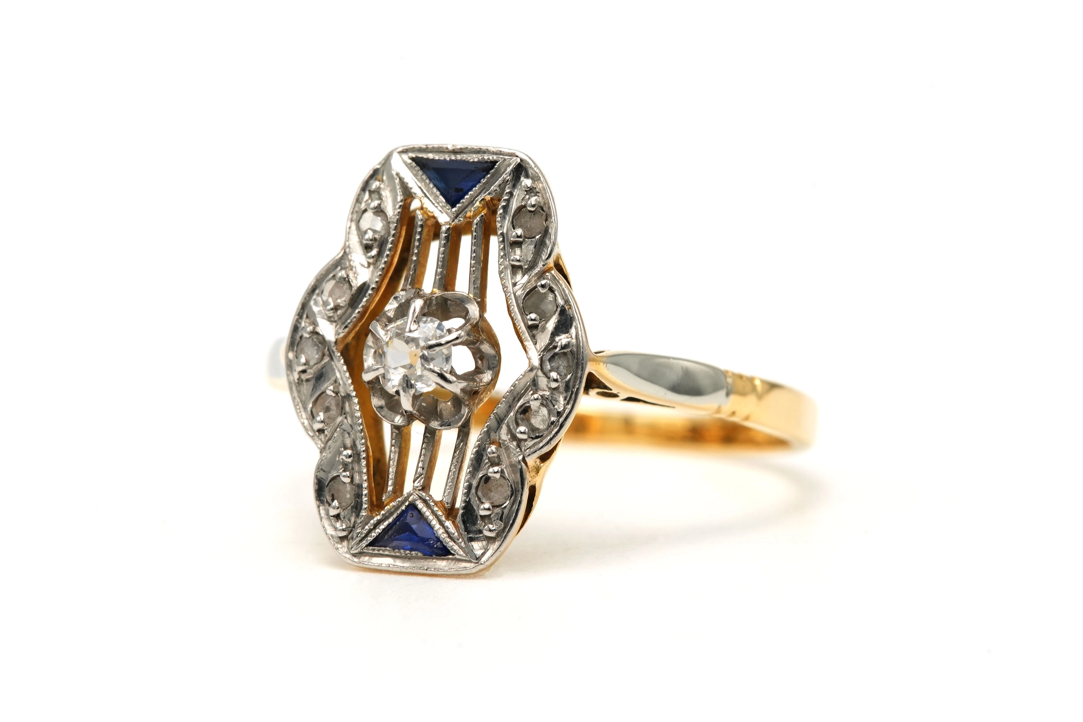 Bague Art Déco en or jaune et blanc 18 carats sertie d'un diamant taille "old cut", de diamants taille "rose" et de saphirs - 2