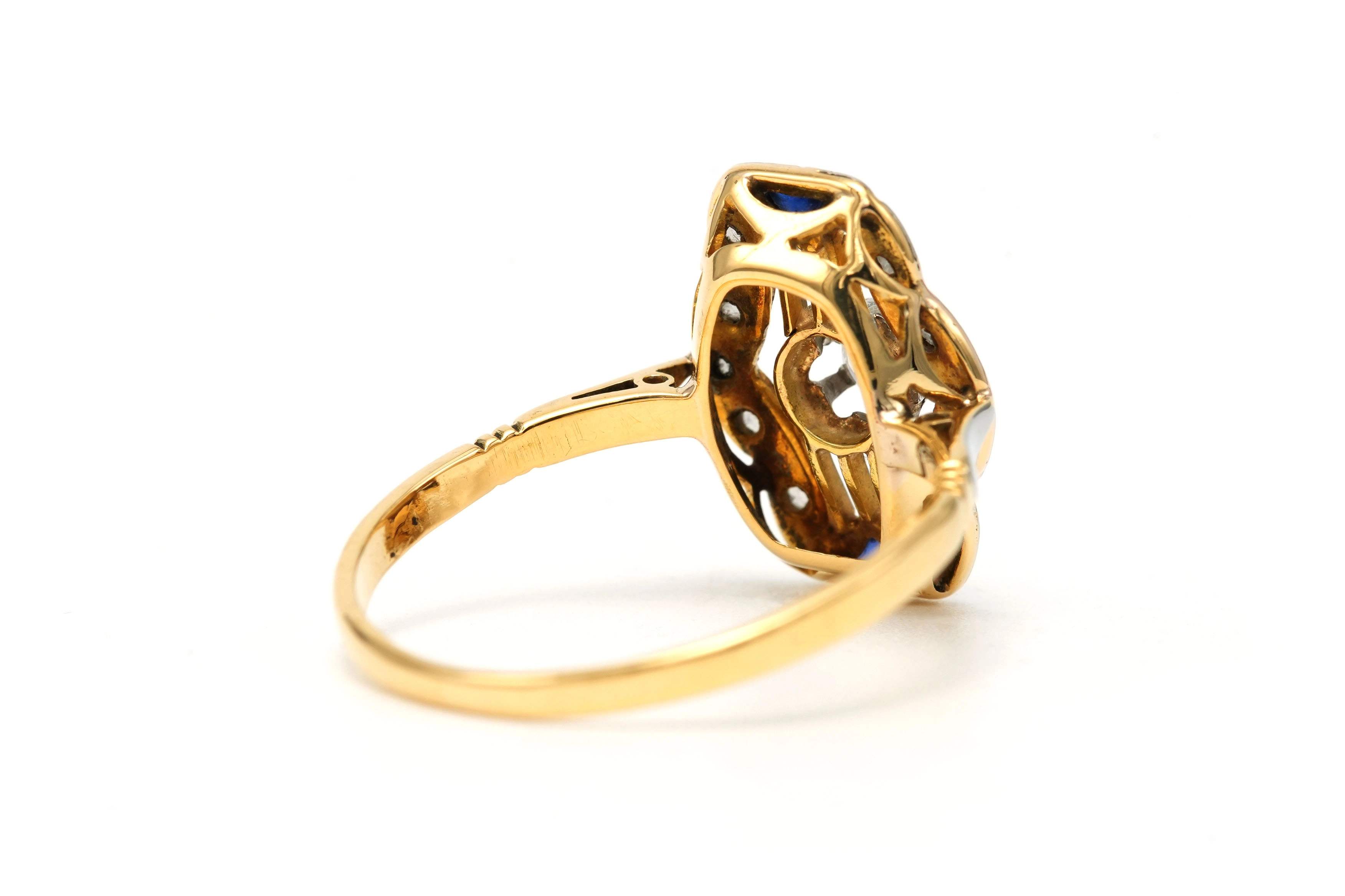 Bague Art Déco en or jaune et blanc 18 carats sertie d'un diamant taille "old cut", de diamants taille "rose" et de saphirs - 5