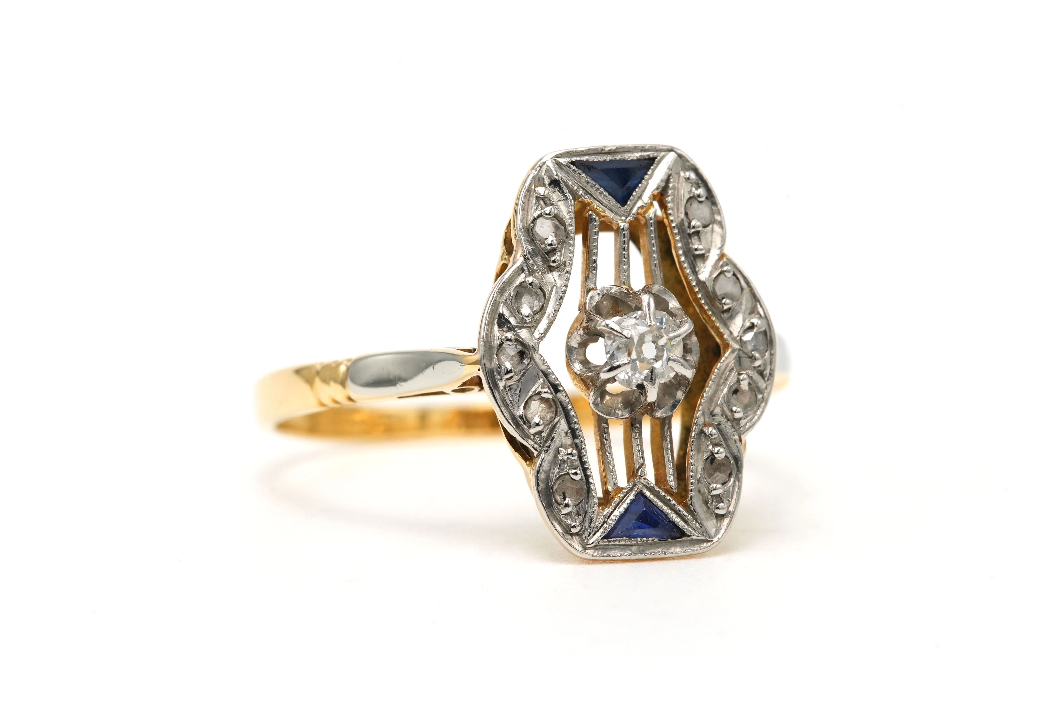Bague Art Déco en or jaune et blanc 18 carats sertie d'un diamant taille "old cut", de diamants taille "rose" et de saphirs - 6