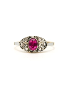 Bague Art Déco en or jaune et blanc 18 carats sertie d'un rubis de synthèse et de diamants taille "rose" - - 1
