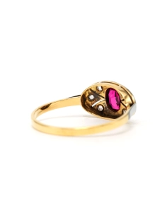 Bague Art Déco en or jaune et blanc 18 carats sertie d'un rubis de synthèse et de diamants taille "rose" - - 5