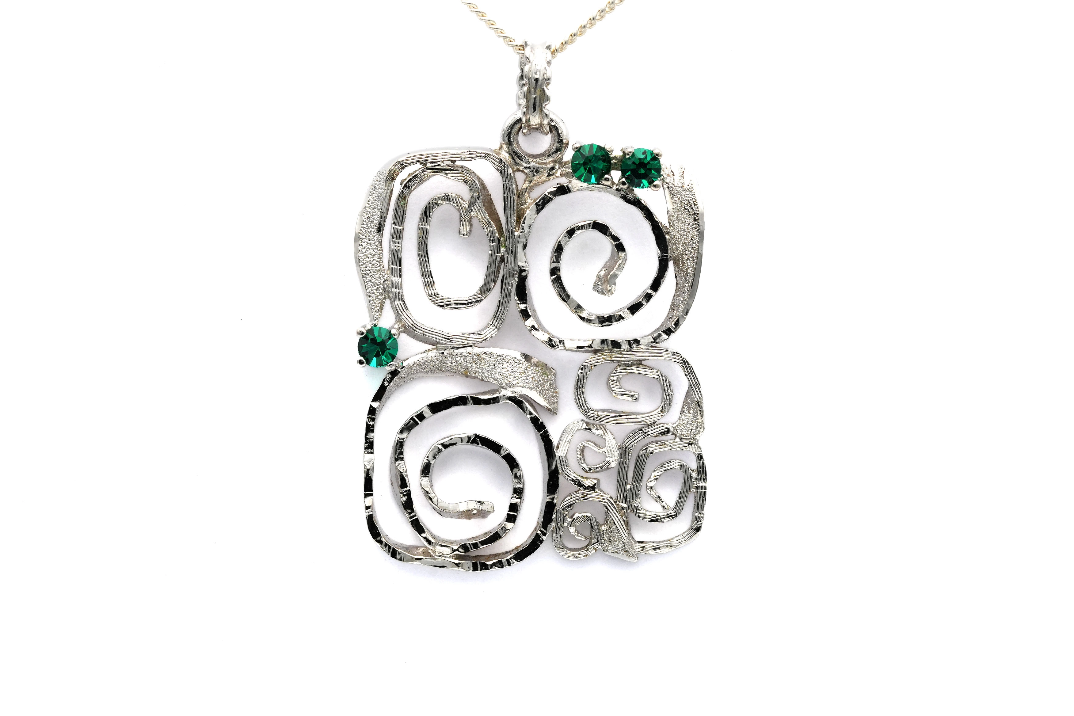 Pendentif Années 70 en argent 900 serti de strass - 1