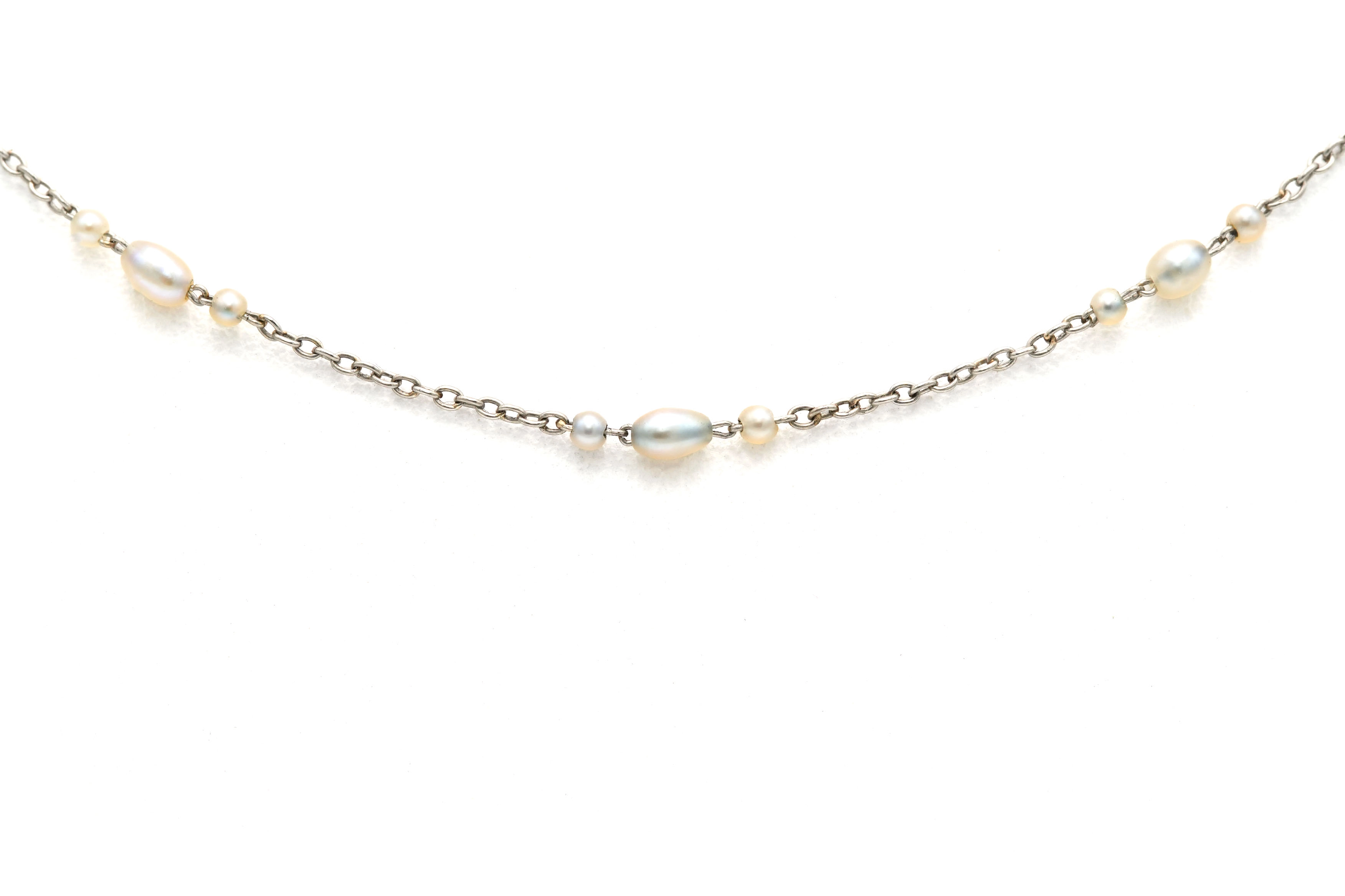 Collier Art Déco en or blanc 18 carats serti de perles - 1