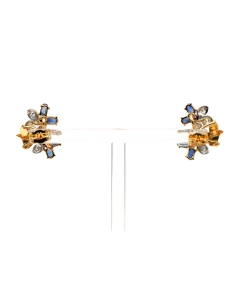 Boucles d'oreilles contemporaines en or jaune 18 carats serties de saphirs, de rubis et de diamants "taille" brillant (+-1.20ct)