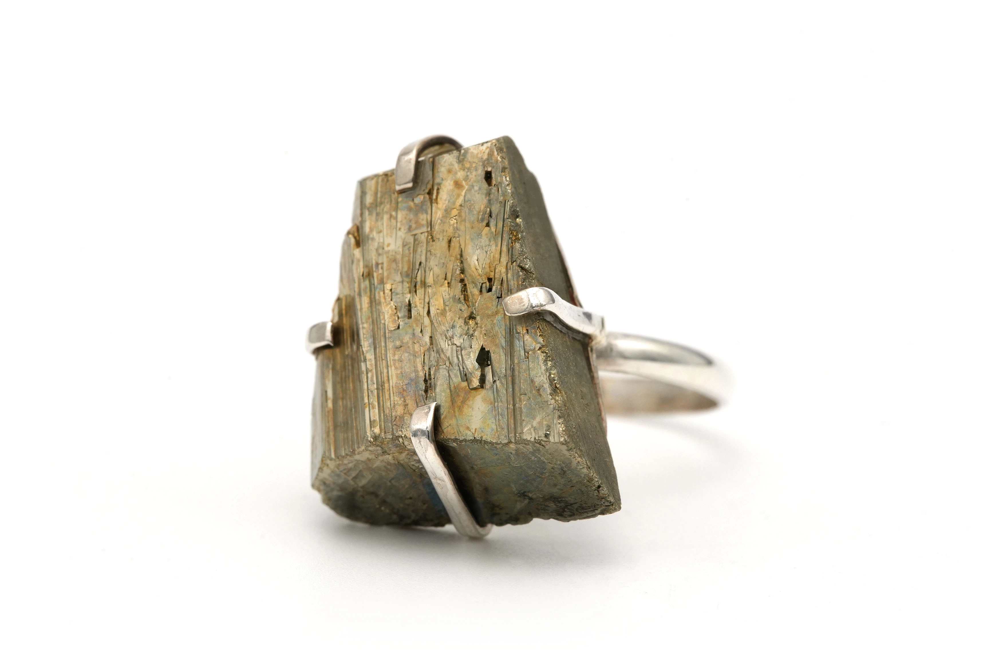 Bague contemporaine en argent 925 sertie d'une pyrite - 1