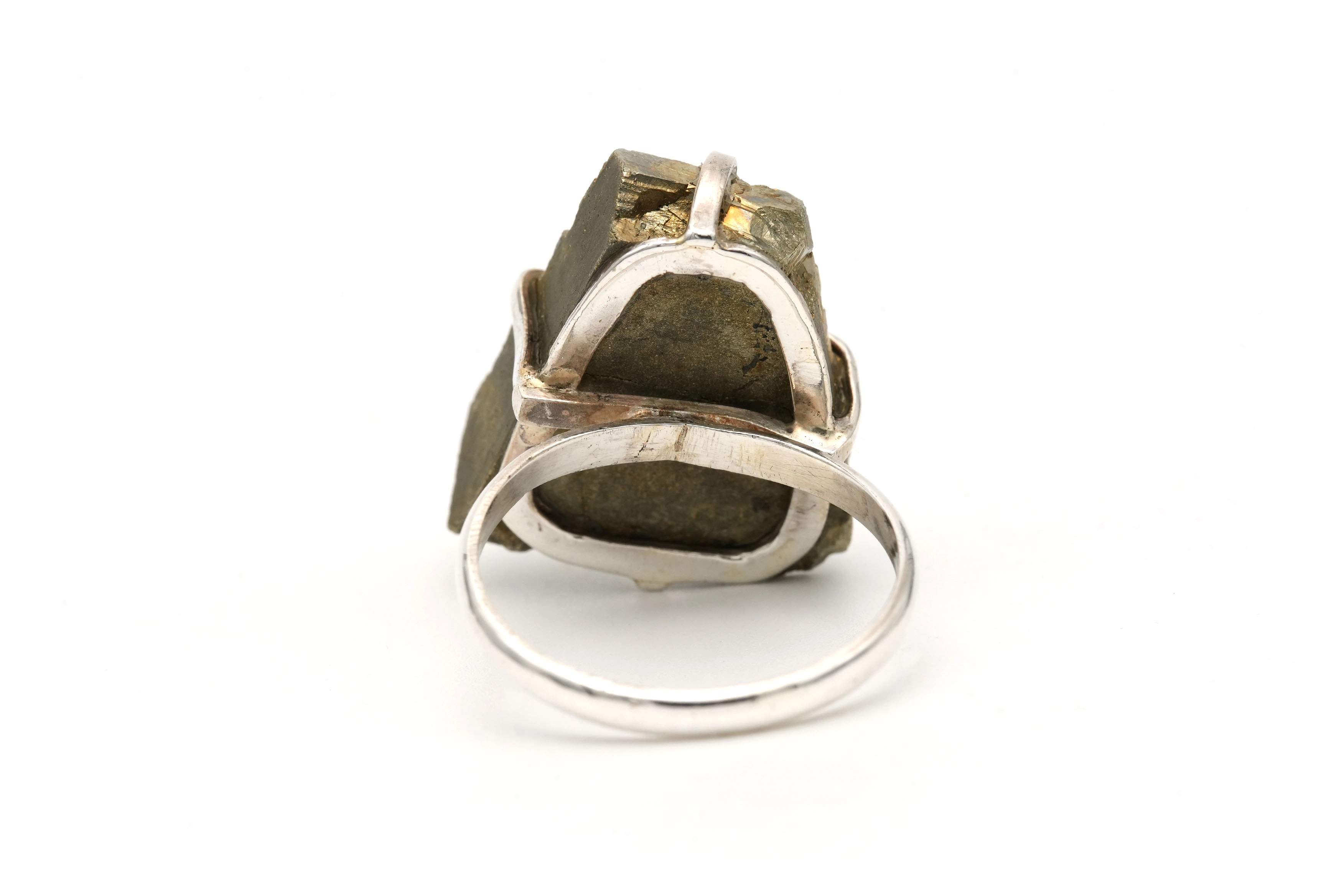 Bague contemporaine en argent 925 sertie d'une pyrite - 4