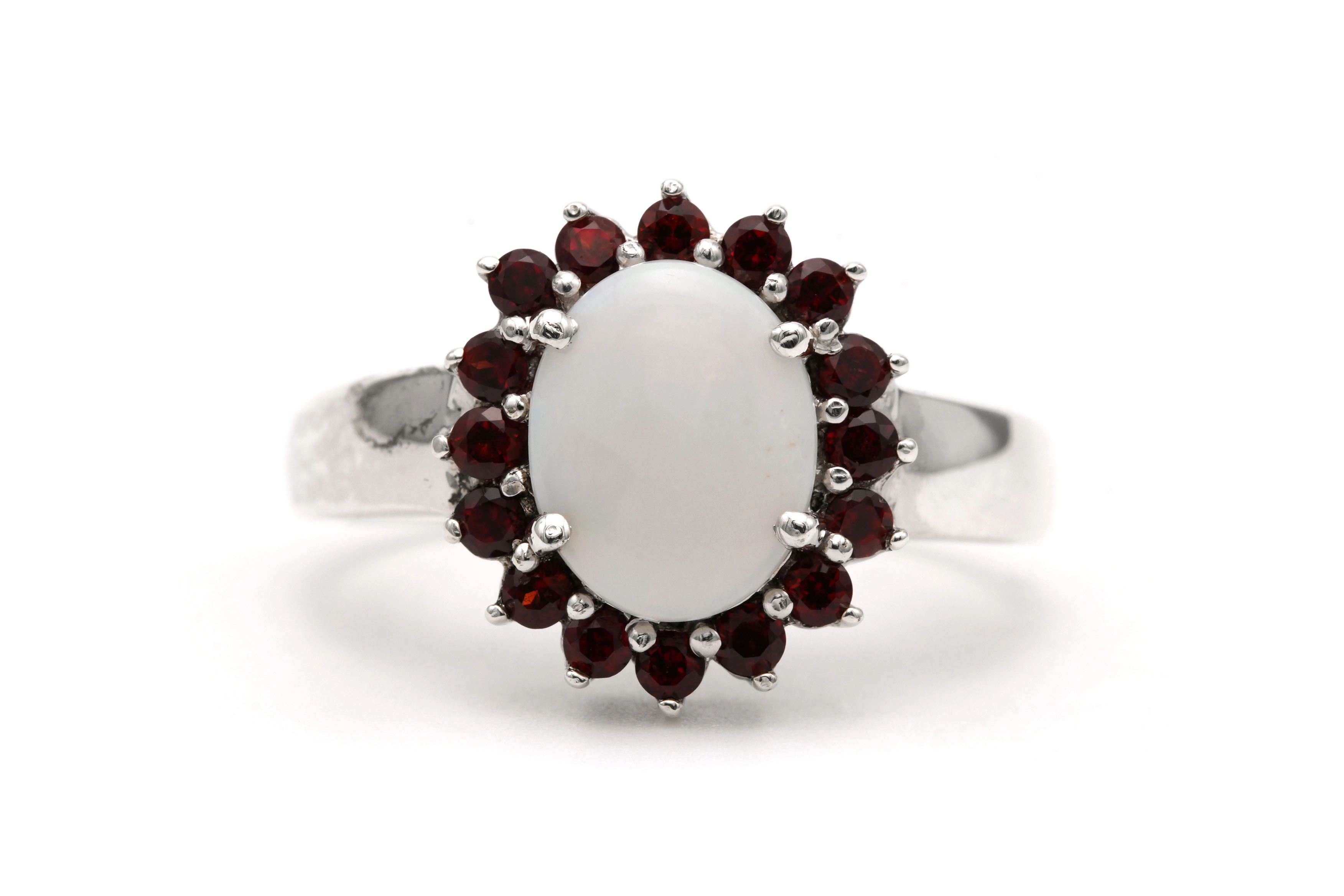 Bague contemporaine en argent 925 sertie d'une opale et de grenats - 1