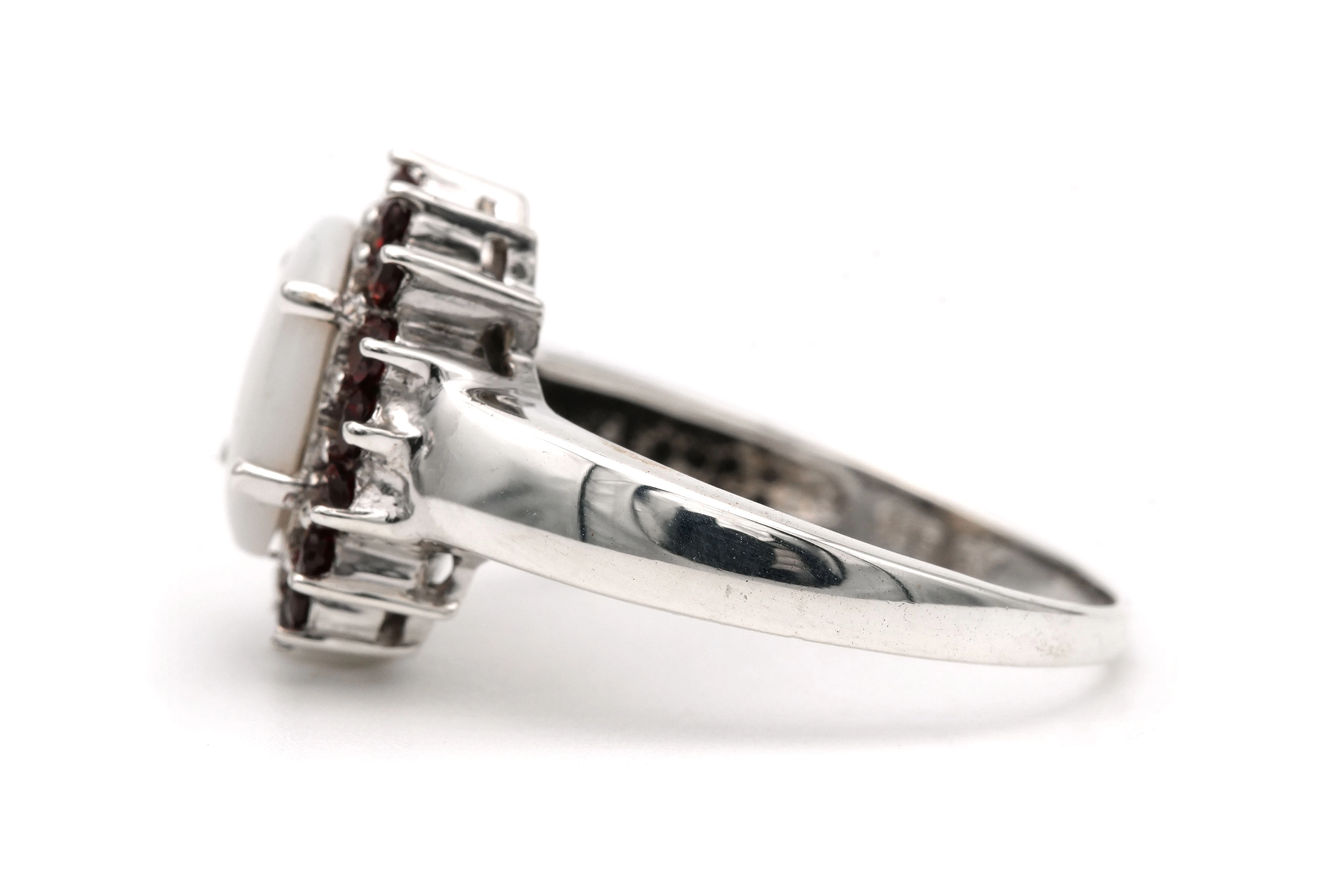 Bague contemporaine en argent 925 sertie d'une opale et de grenats - 3