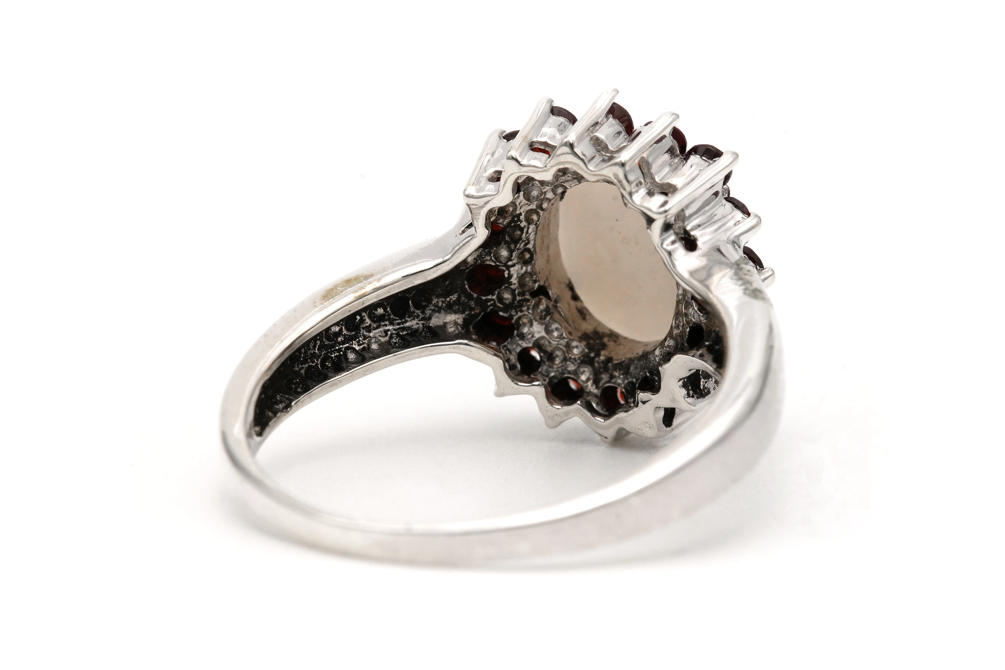 Bague contemporaine en argent 925 sertie d'une opale et de grenats - 5